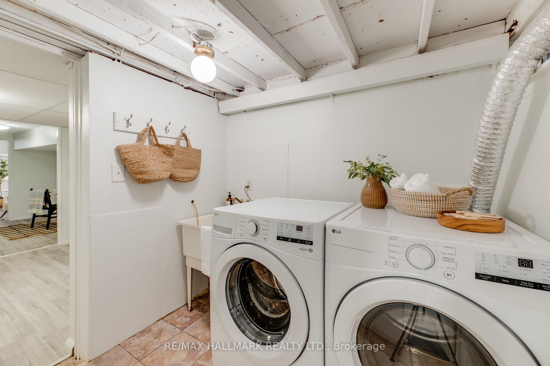 Photo 34 of 45 Sorauren Avenue, Toronto, Roncesvalles — HOMEH