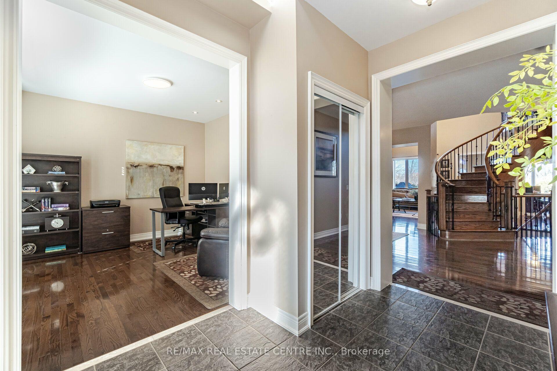 Photo 5 of 2327 Lyndhurst Drive, Oakville, Joshua Creek — HOMEH