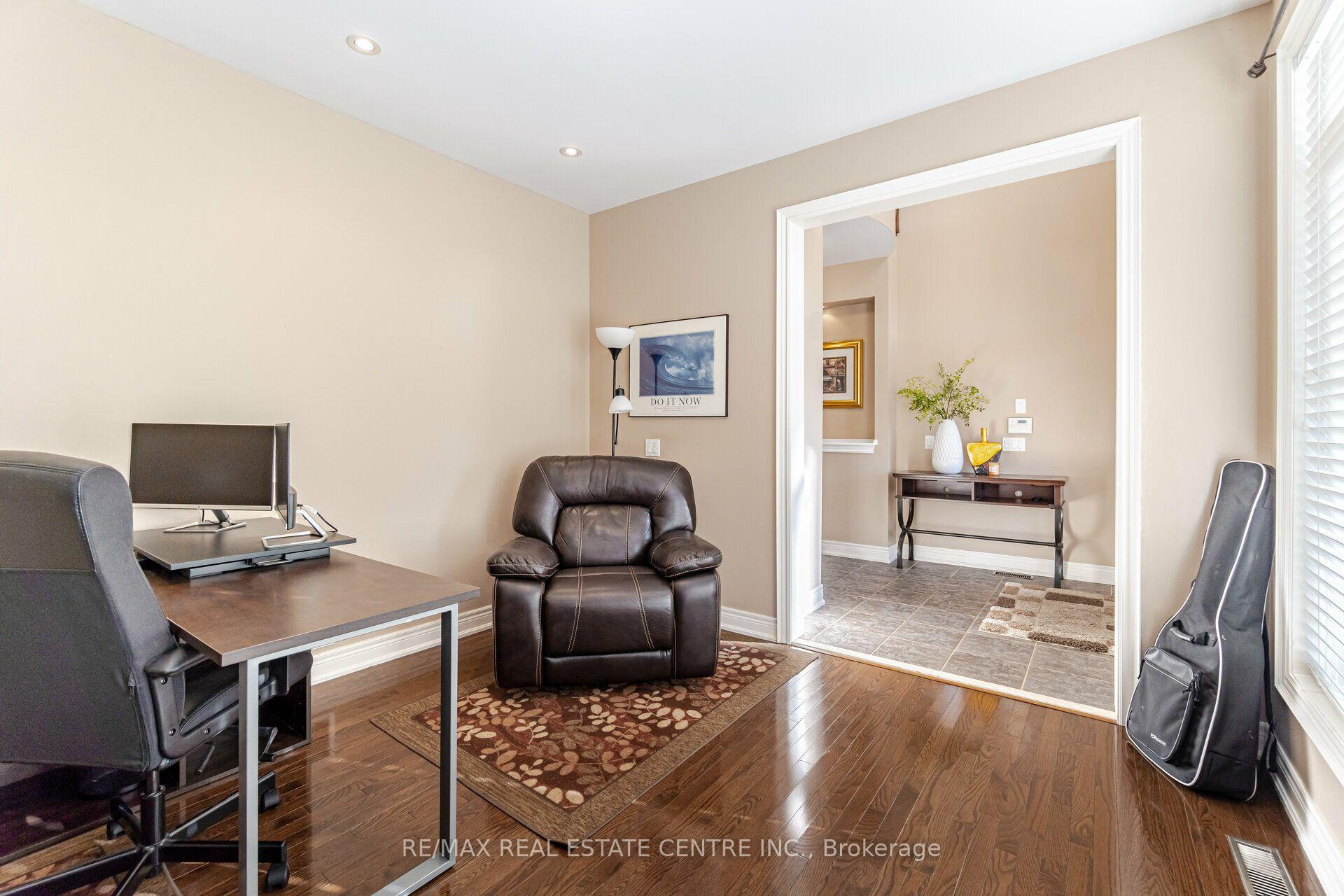 Photo 7 of 2327 Lyndhurst Drive, Oakville, Joshua Creek — HOMEH