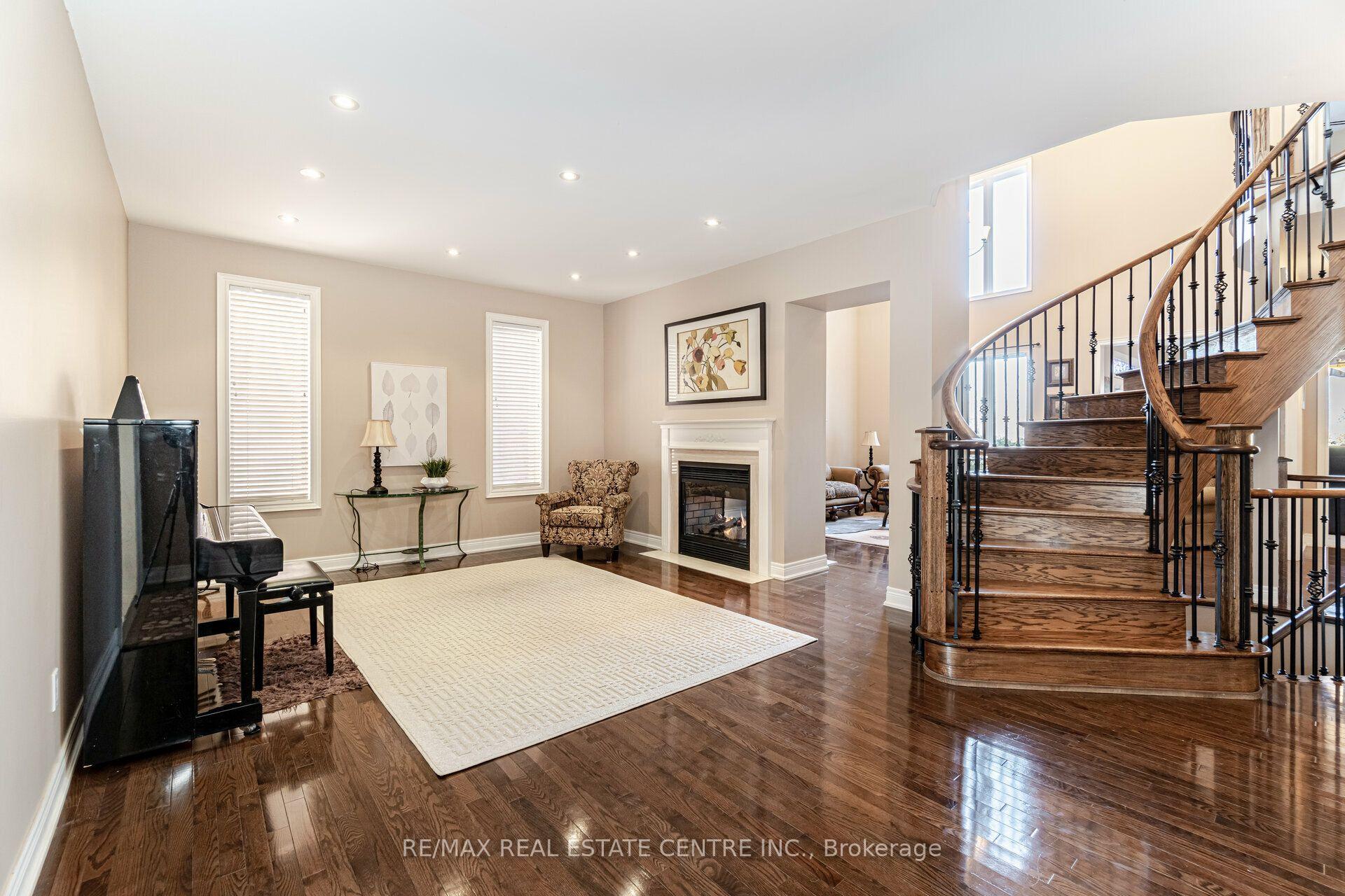 Photo 8 of 2327 Lyndhurst Drive, Oakville, Joshua Creek — HOMEH