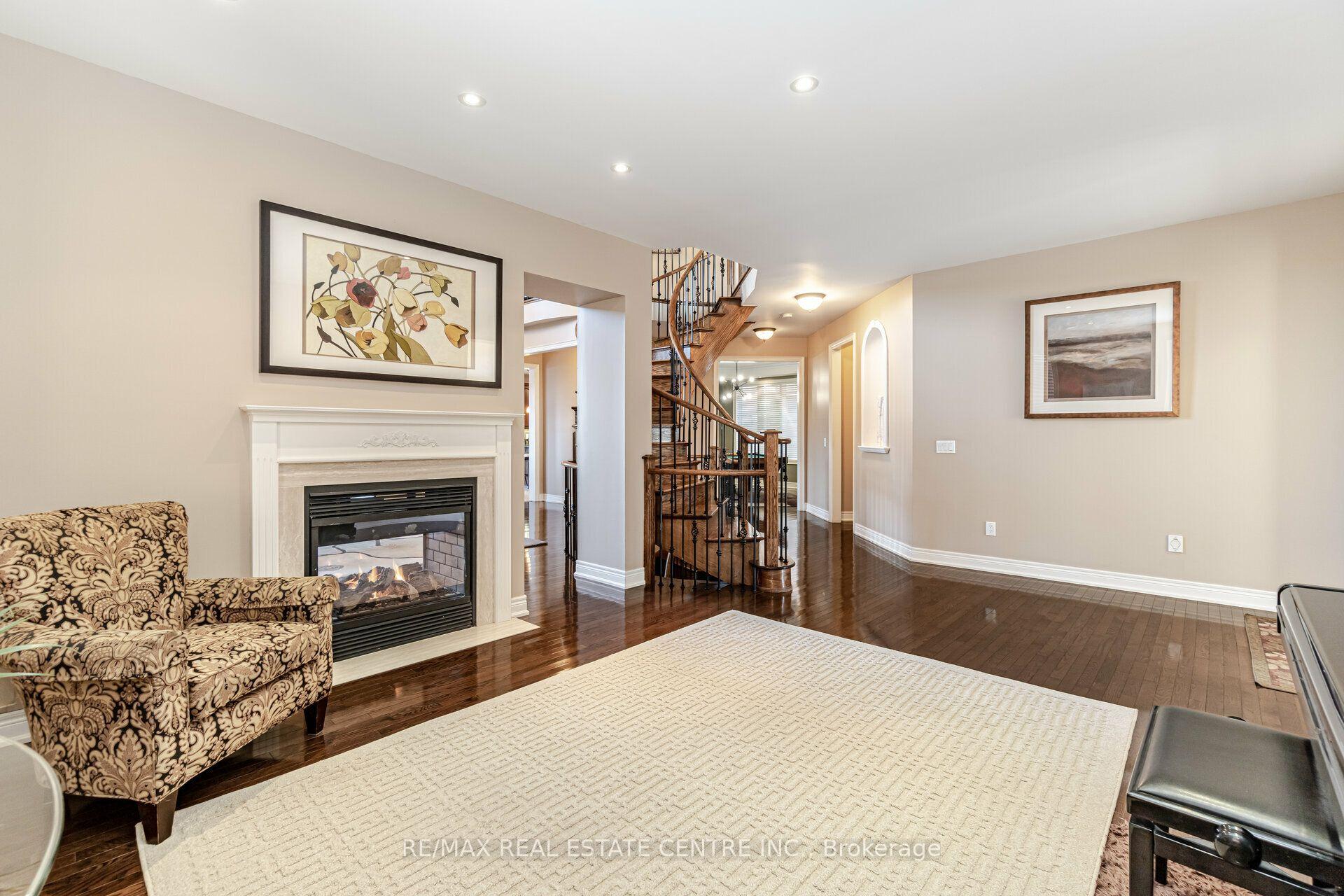 Photo 9 of 2327 Lyndhurst Drive, Oakville, Joshua Creek — HOMEH