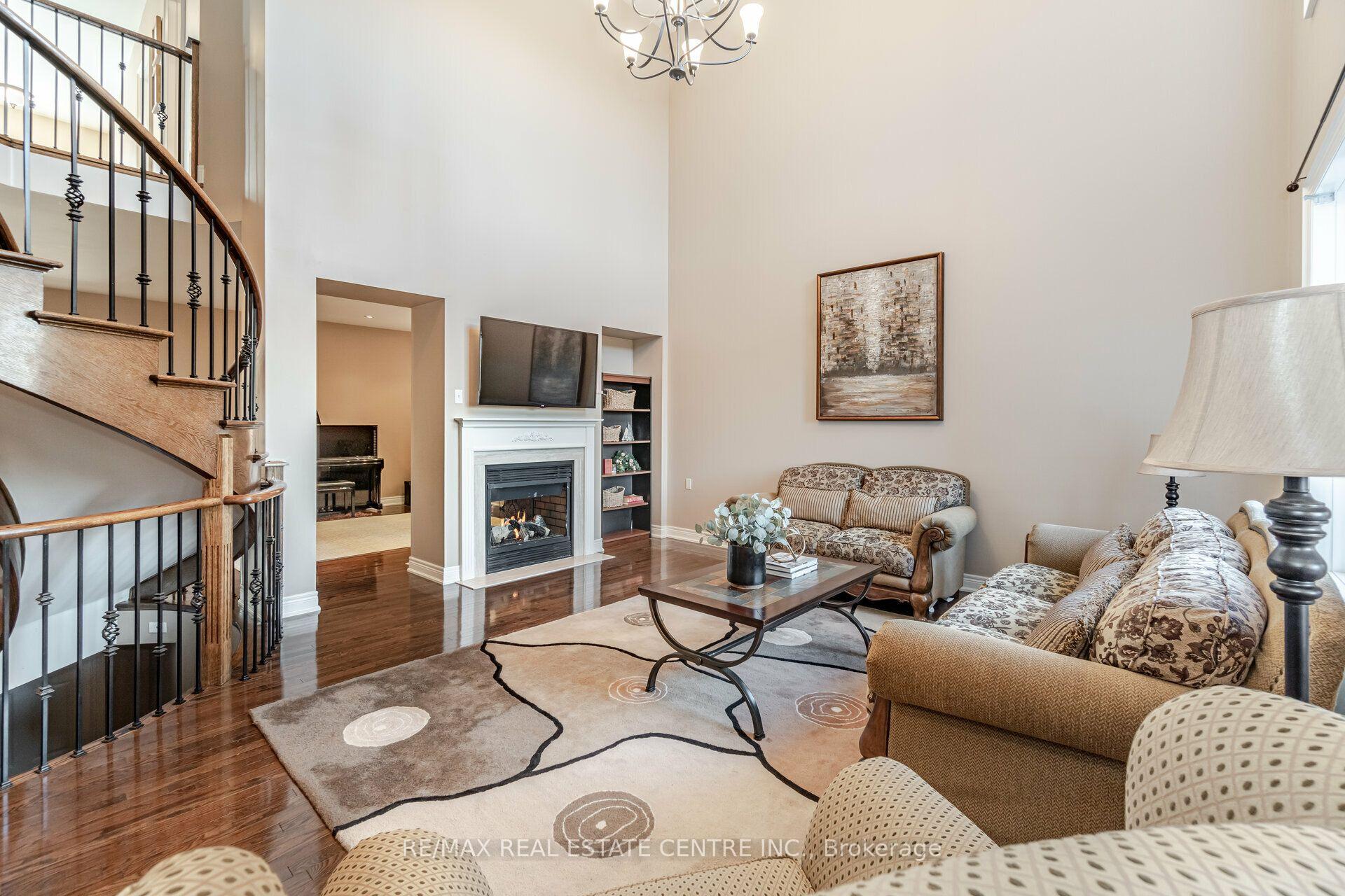 Photo 10 of 2327 Lyndhurst Drive, Oakville, Joshua Creek — HOMEH
