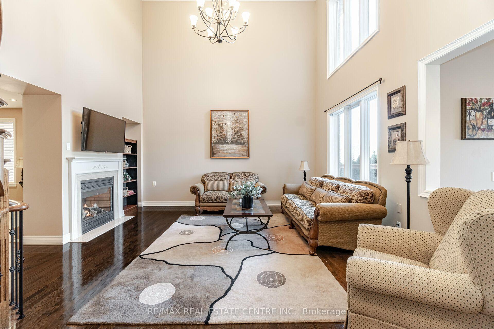Photo 11 of 2327 Lyndhurst Drive, Oakville, Joshua Creek — HOMEH