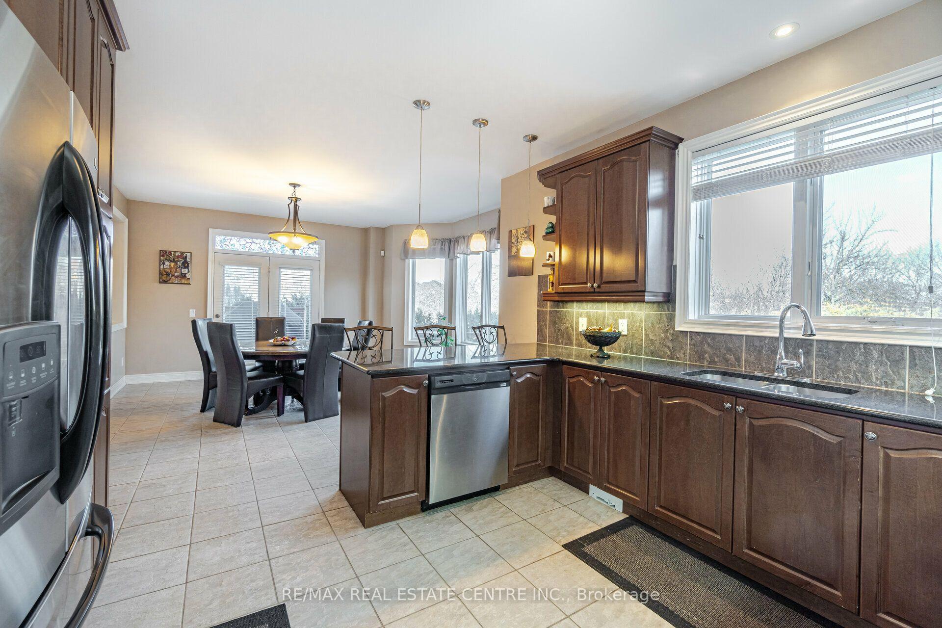 Photo 16 of 2327 Lyndhurst Drive, Oakville, Joshua Creek — HOMEH