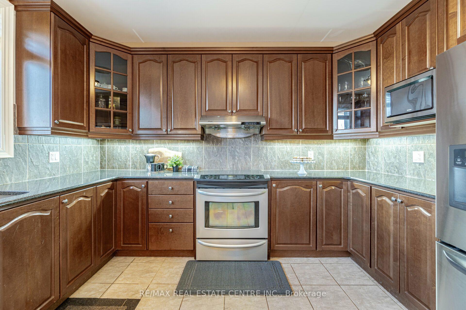 Photo 18 of 2327 Lyndhurst Drive, Oakville, Joshua Creek — HOMEH