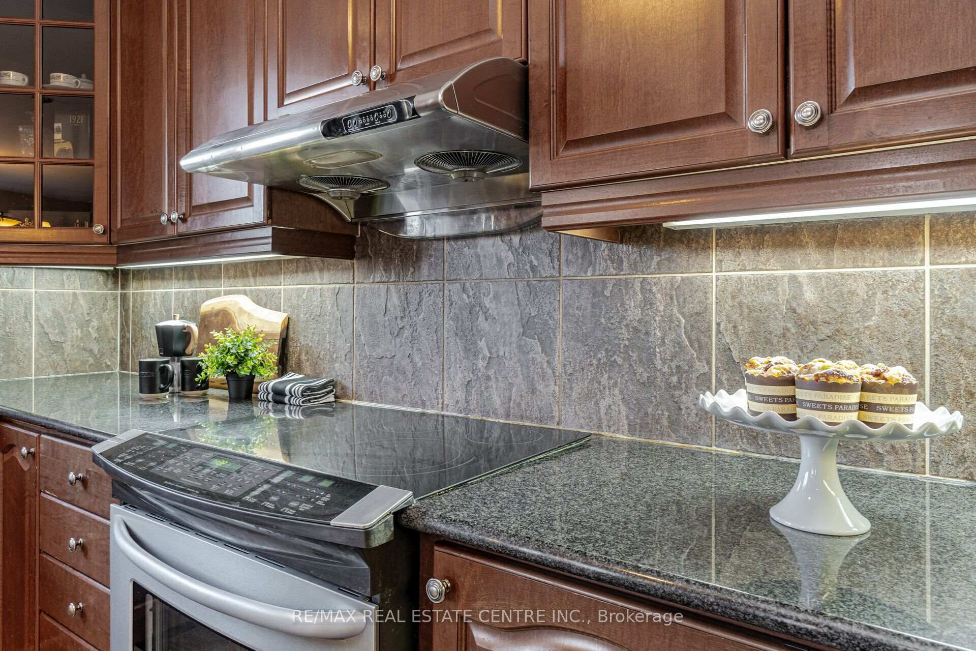 Photo 19 of 2327 Lyndhurst Drive, Oakville, Joshua Creek — HOMEH