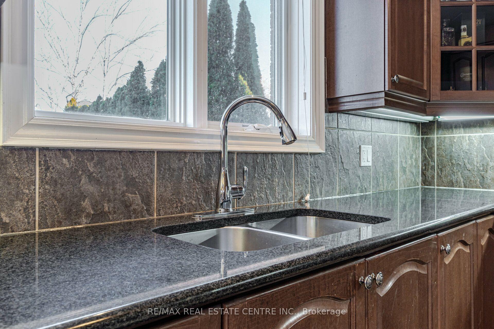 Photo 21 of 2327 Lyndhurst Drive, Oakville, Joshua Creek — HOMEH