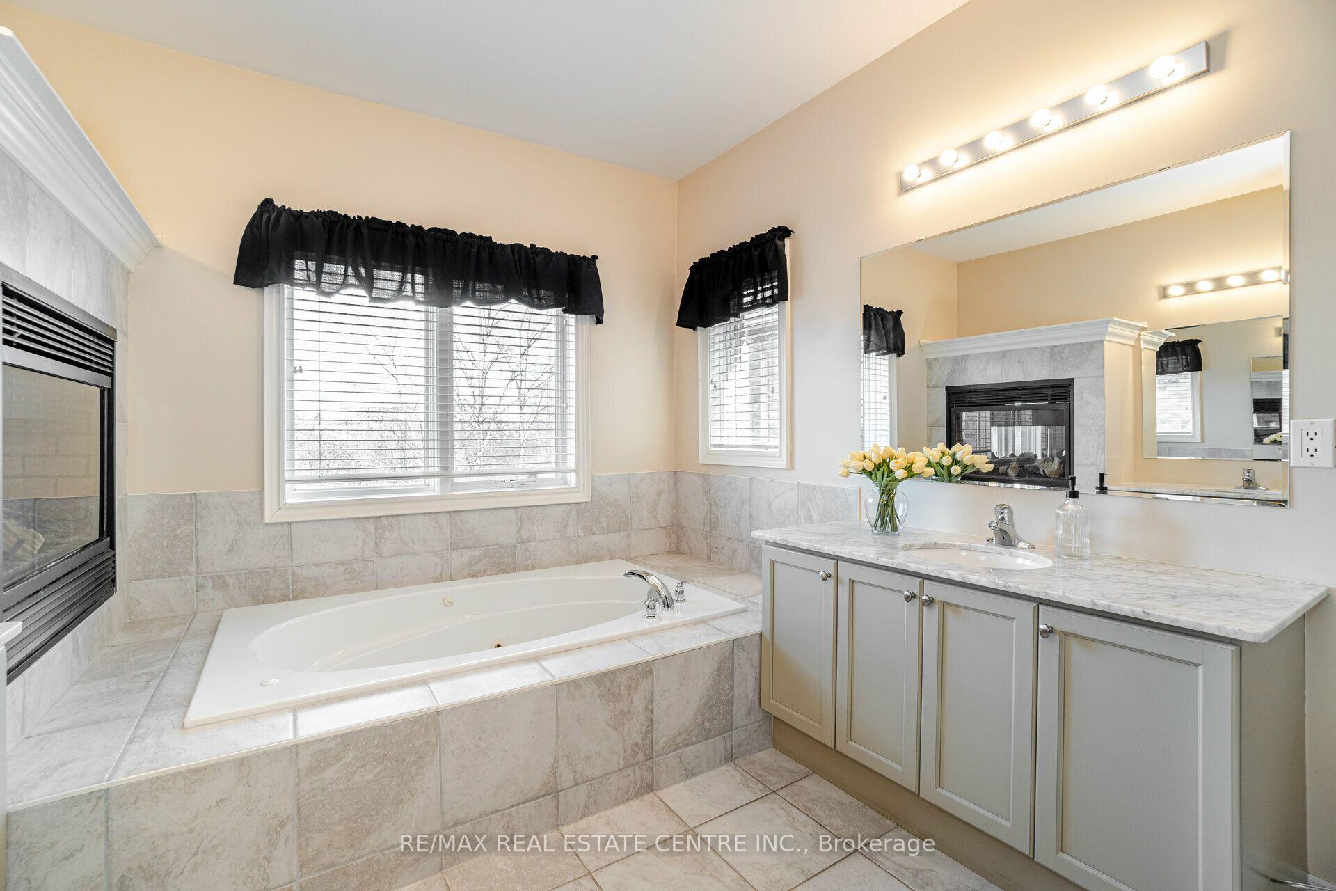 Photo 33 of 2327 Lyndhurst Drive, Oakville, Joshua Creek — HOMEH