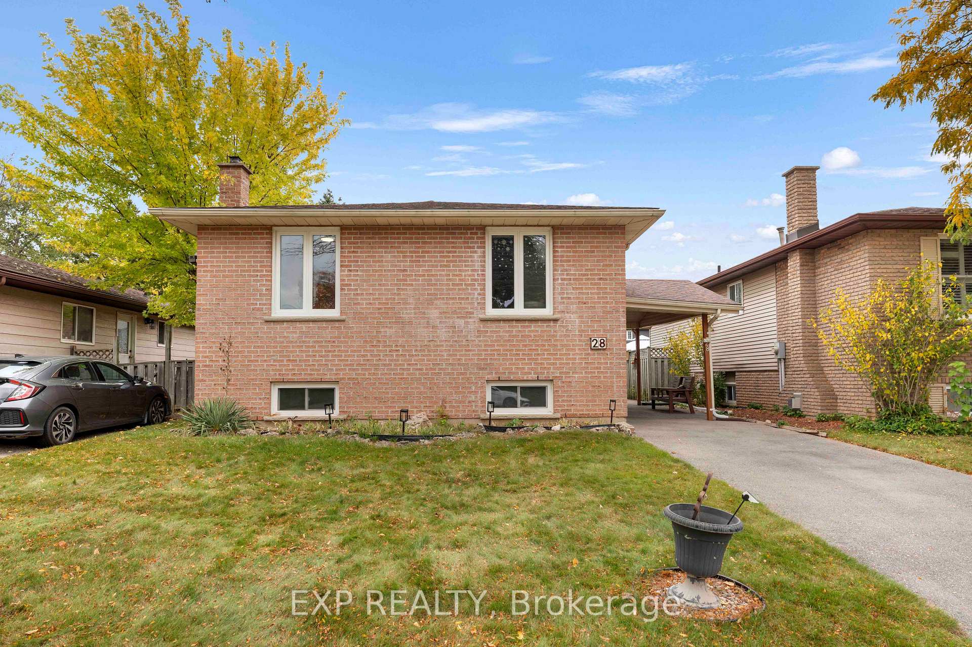 Photo 2 of 28 Sulky Road, Brantford, Lynden Hills — HOMEH