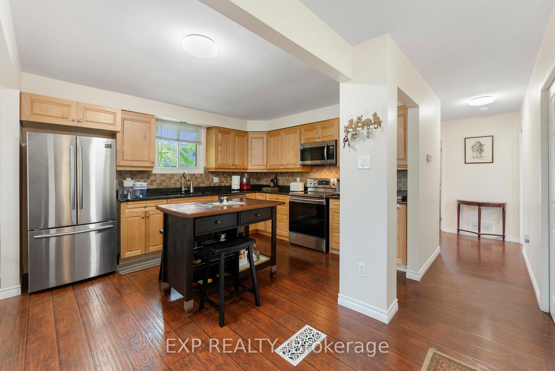 Photo 8 of 28 Sulky Road, Brantford, Lynden Hills — HOMEH