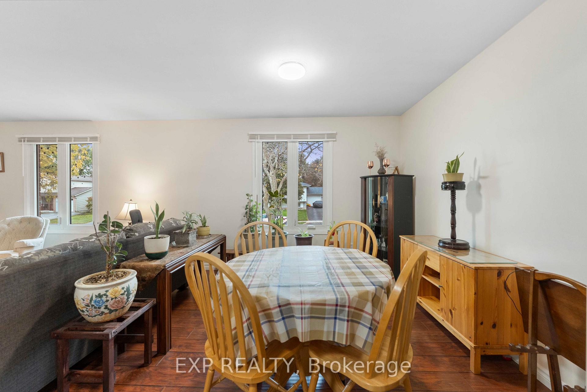 Photo 15 of 28 Sulky Road, Brantford, Lynden Hills — HOMEH