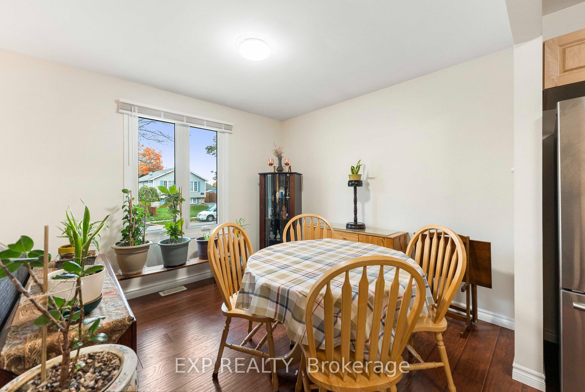 Photo 16 of 28 Sulky Road, Brantford, Lynden Hills — HOMEH