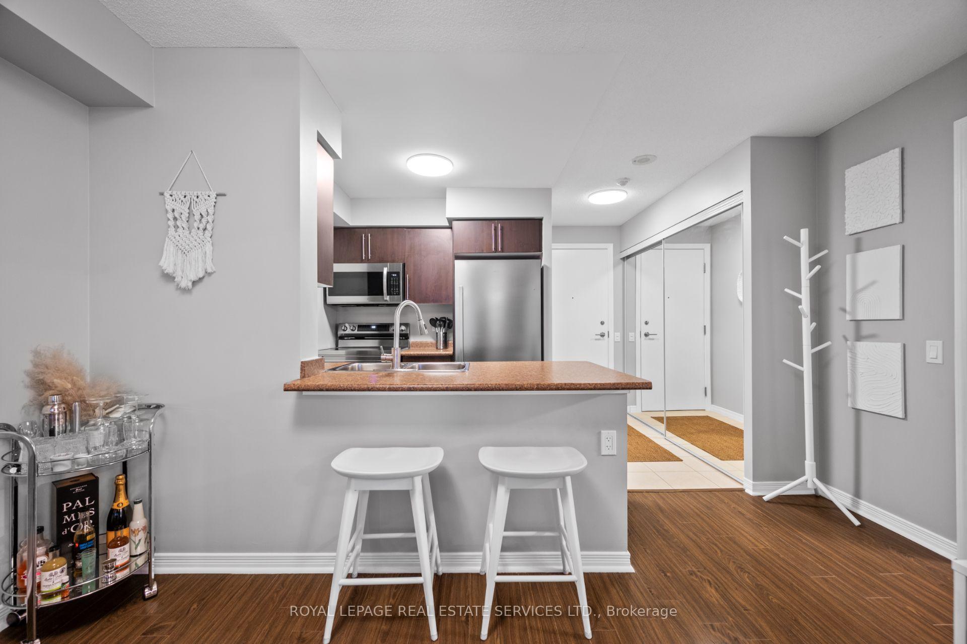Photo 4 of Unit 834, 60 Heintzman Street, Toronto, Junction Area — HOMEH