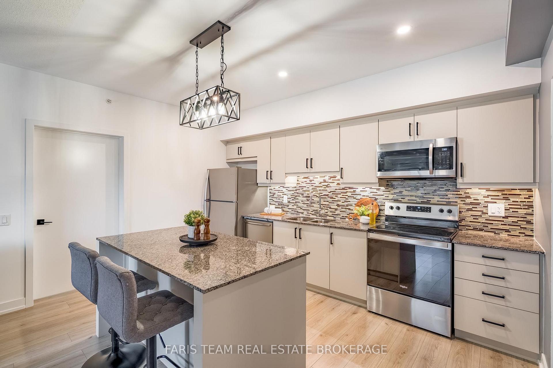 Photo 5 of Unit 315, 4 Spice Way, Barrie, Rural Barrie Southeast — HOMEH