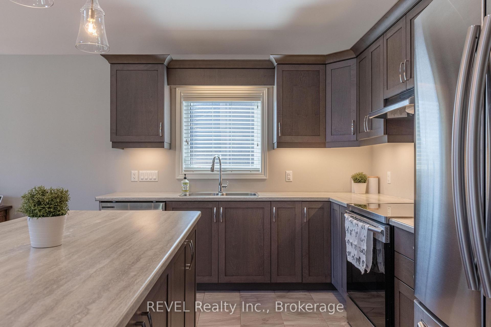 Photo 7 of 20 Elliot Street, Thorold, Hurricane/Merrittville — HOMEH