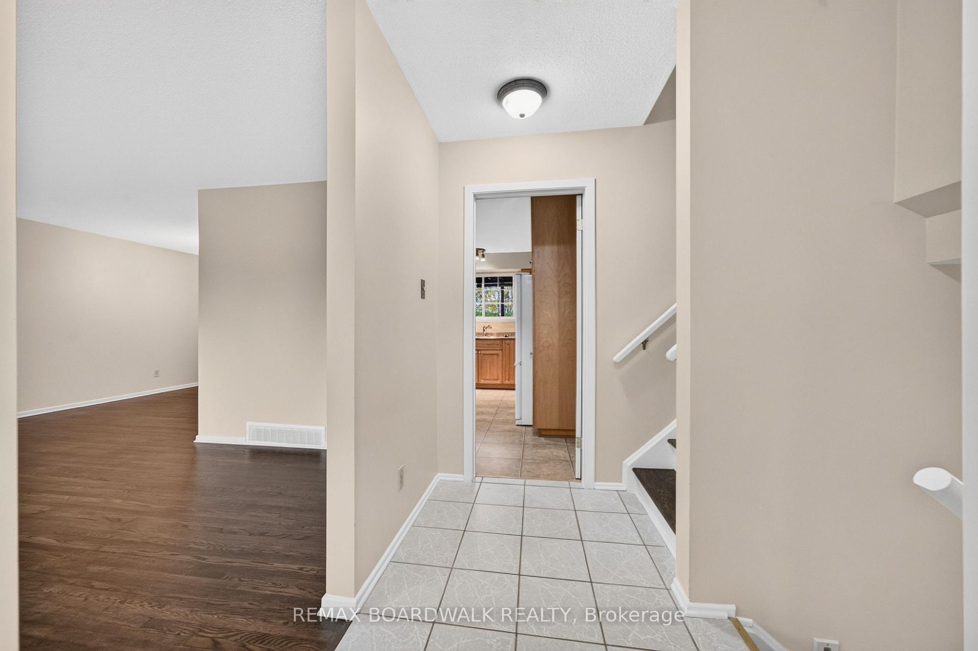 Photo 3 of 20 Tripp Crescent, Ottawa, Barrhaven - Pheasant Run — HOMEH