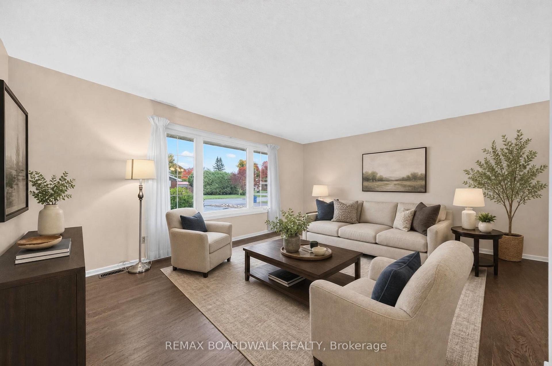 Photo 4 of 20 Tripp Crescent, Ottawa, Barrhaven - Pheasant Run — HOMEH