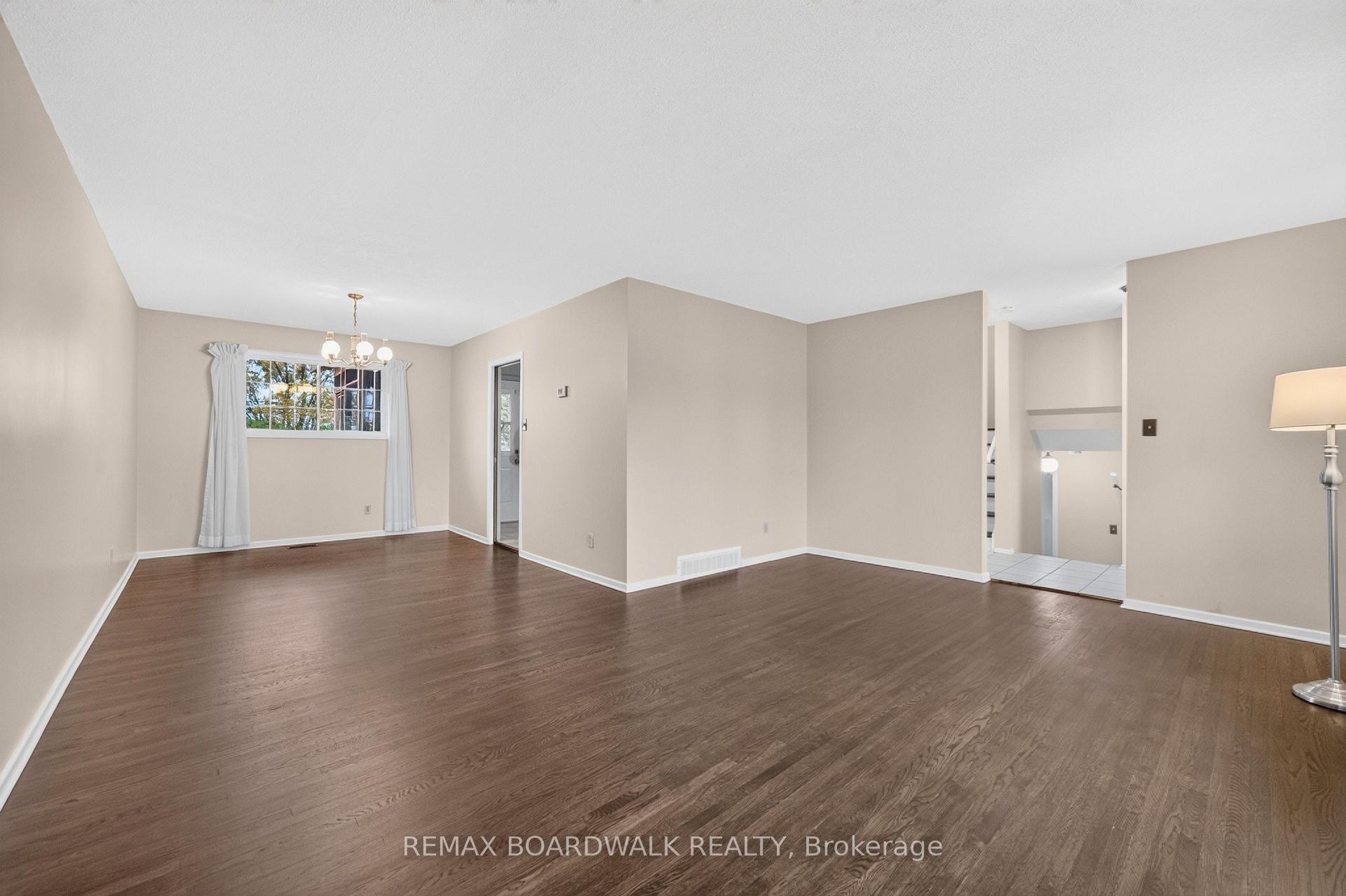 Photo 7 of 20 Tripp Crescent, Ottawa, Barrhaven - Pheasant Run — HOMEH