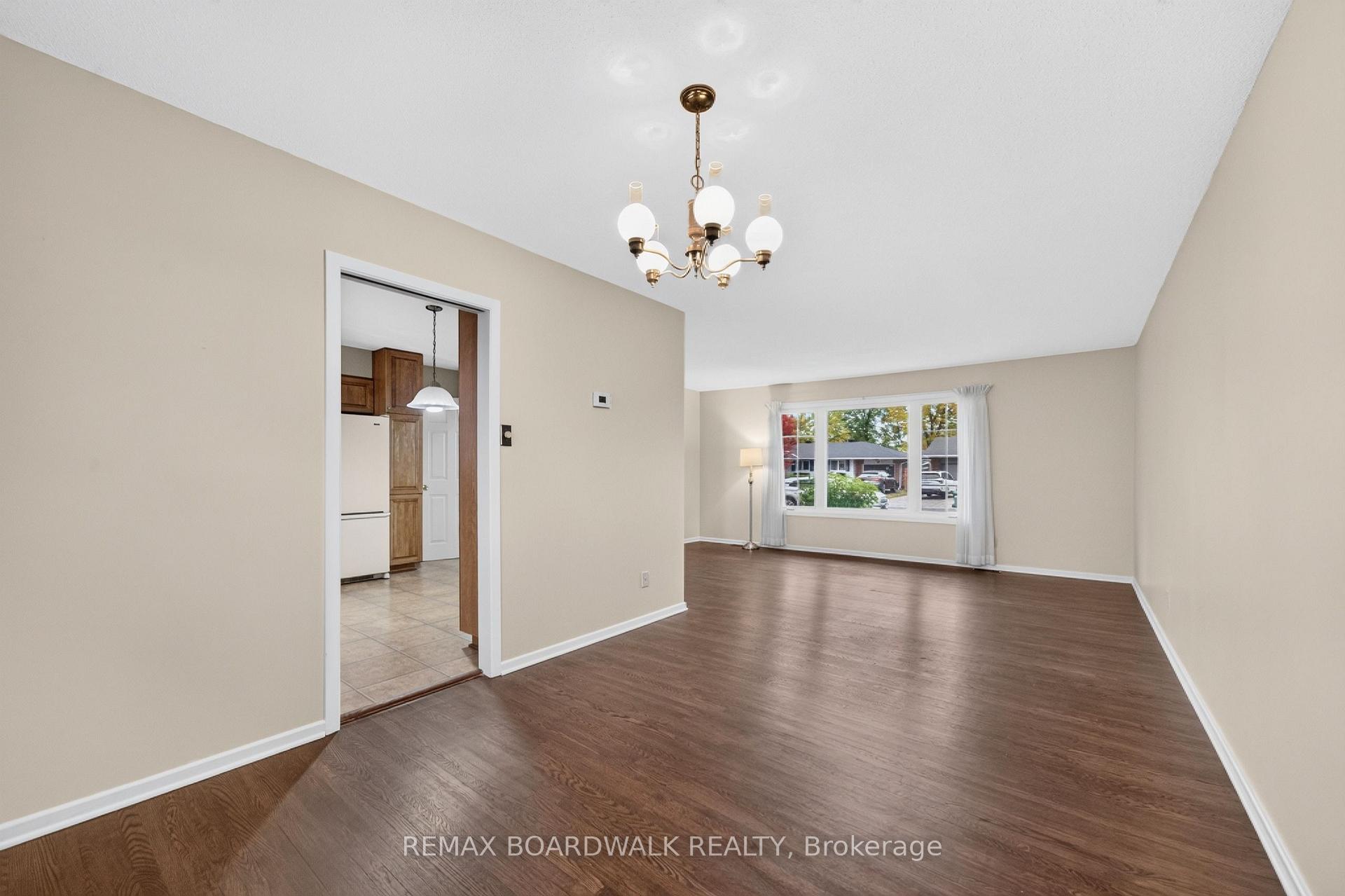 Photo 11 of 20 Tripp Crescent, Ottawa, Barrhaven - Pheasant Run — HOMEH