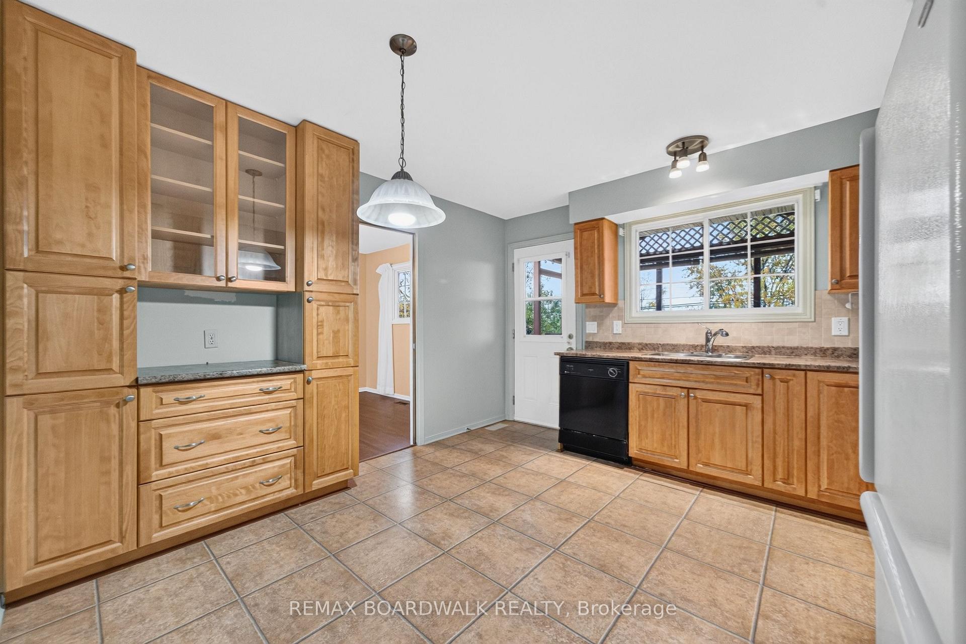 Photo 12 of 20 Tripp Crescent, Ottawa, Barrhaven - Pheasant Run — HOMEH