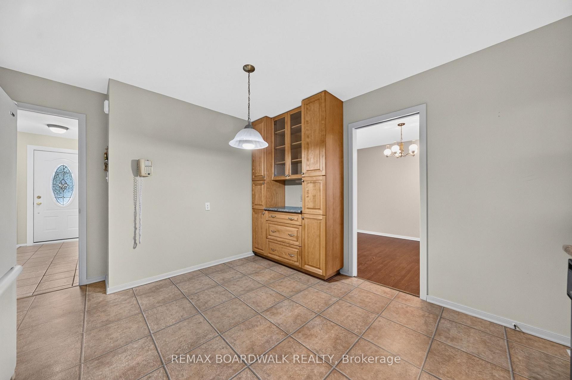 Photo 16 of 20 Tripp Crescent, Ottawa, Barrhaven - Pheasant Run — HOMEH