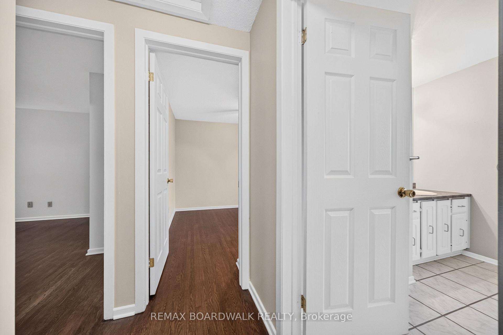 Photo 17 of 20 Tripp Crescent, Ottawa, Barrhaven - Pheasant Run — HOMEH