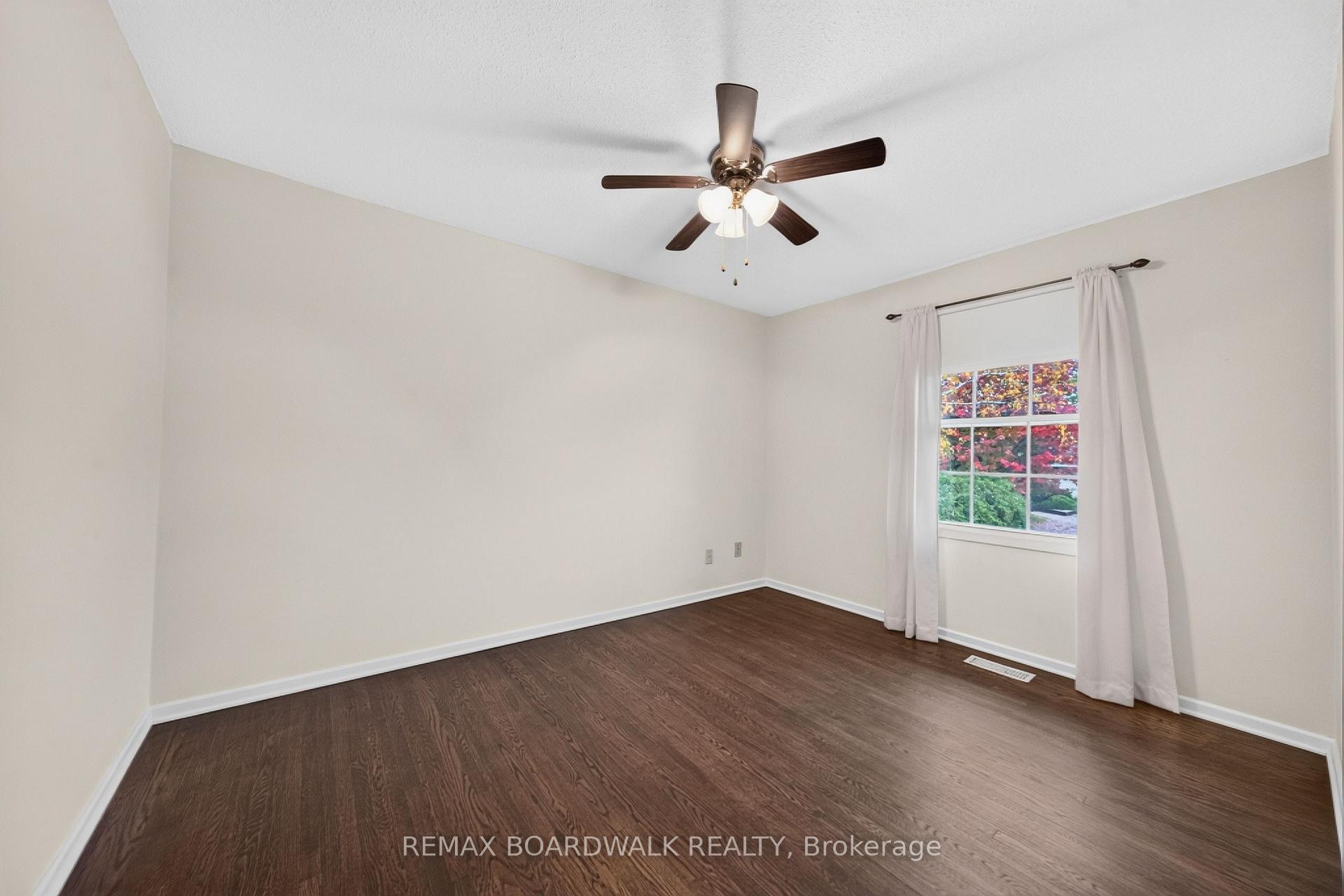 Photo 23 of 20 Tripp Crescent, Ottawa, Barrhaven - Pheasant Run — HOMEH