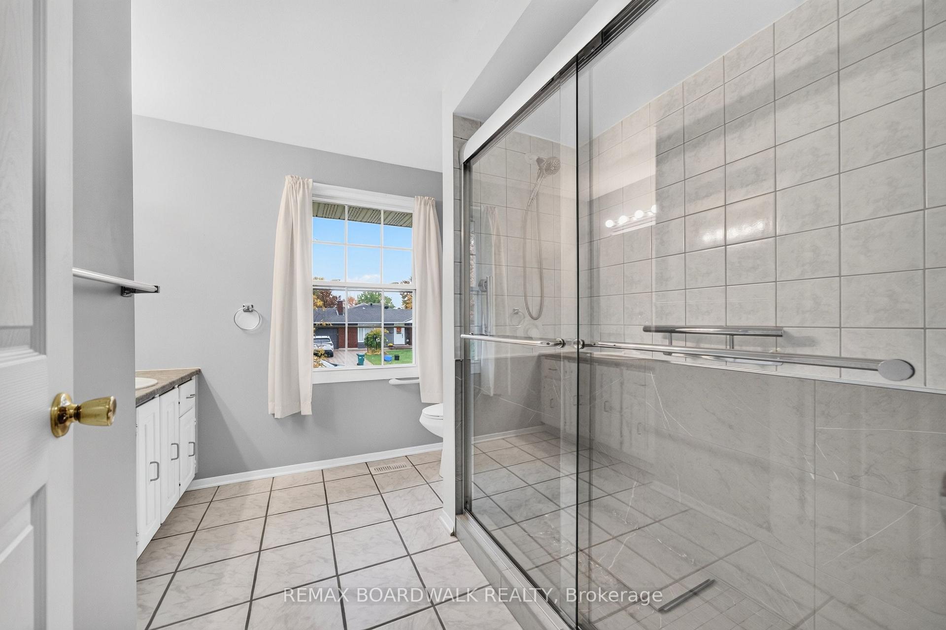 Photo 25 of 20 Tripp Crescent, Ottawa, Barrhaven - Pheasant Run — HOMEH