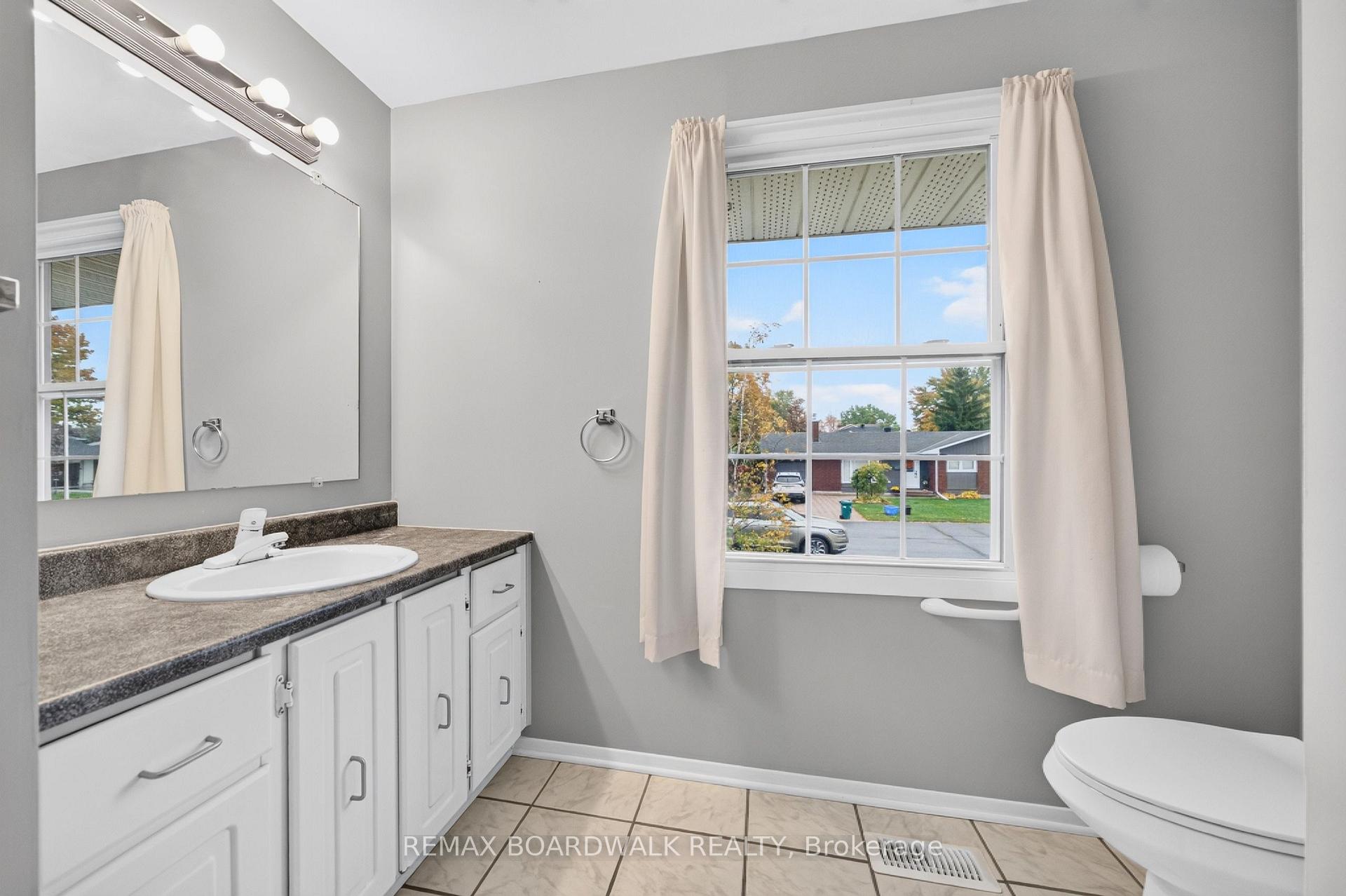 Photo 26 of 20 Tripp Crescent, Ottawa, Barrhaven - Pheasant Run — HOMEH