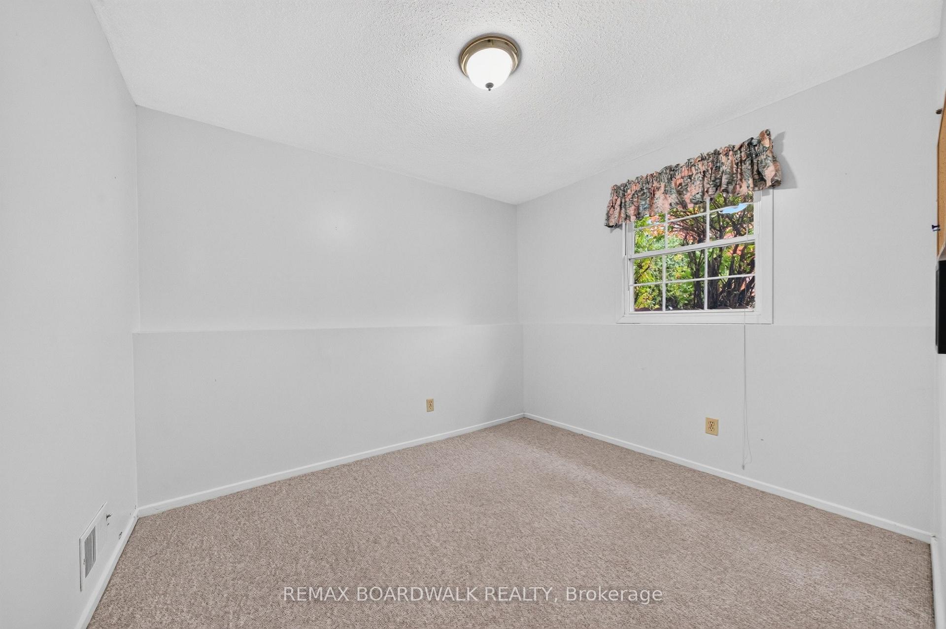 Photo 34 of 20 Tripp Crescent, Ottawa, Barrhaven - Pheasant Run — HOMEH