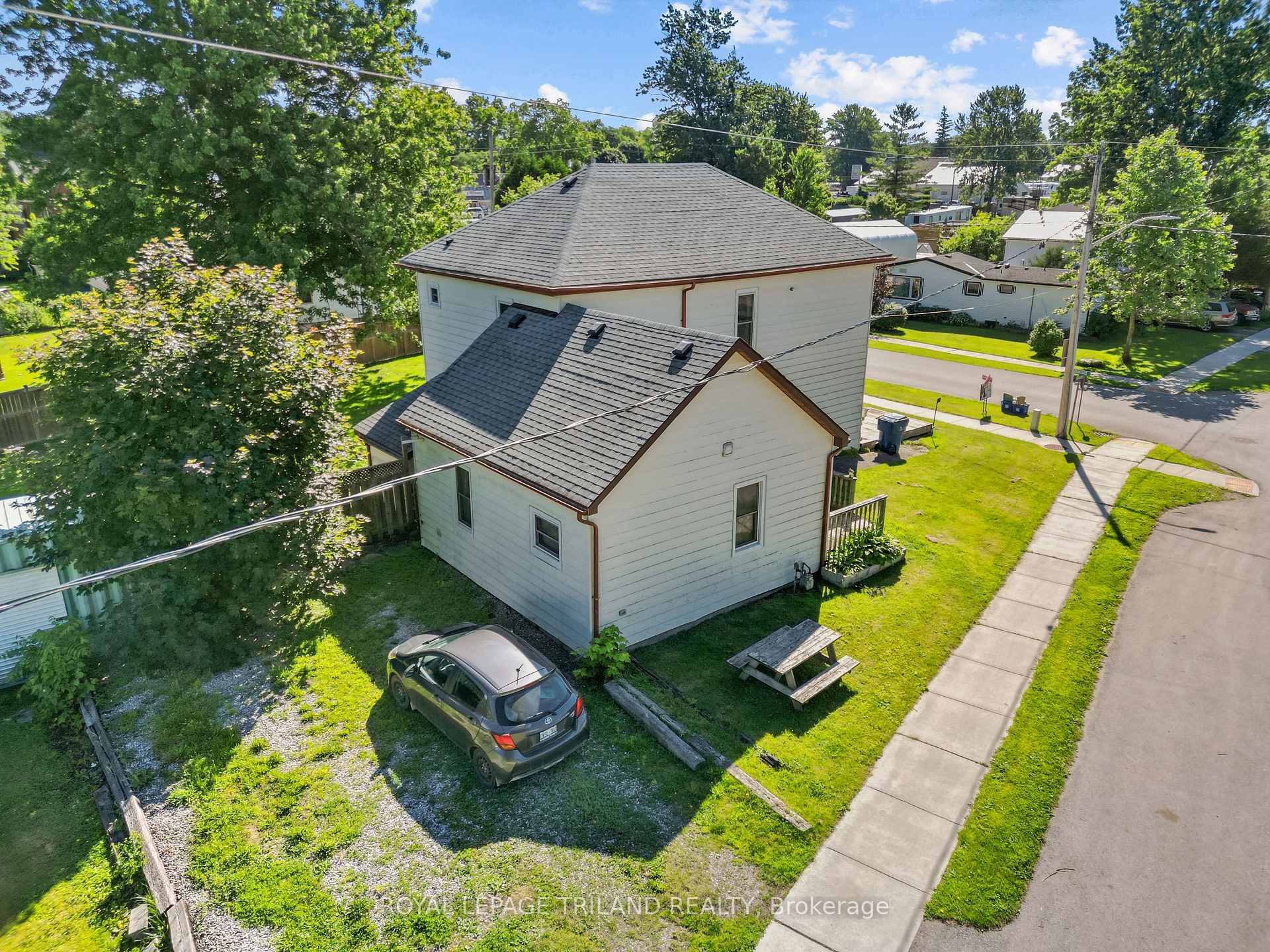 Photo 1 of 15 Dundas Street, Newbury — HOMEH