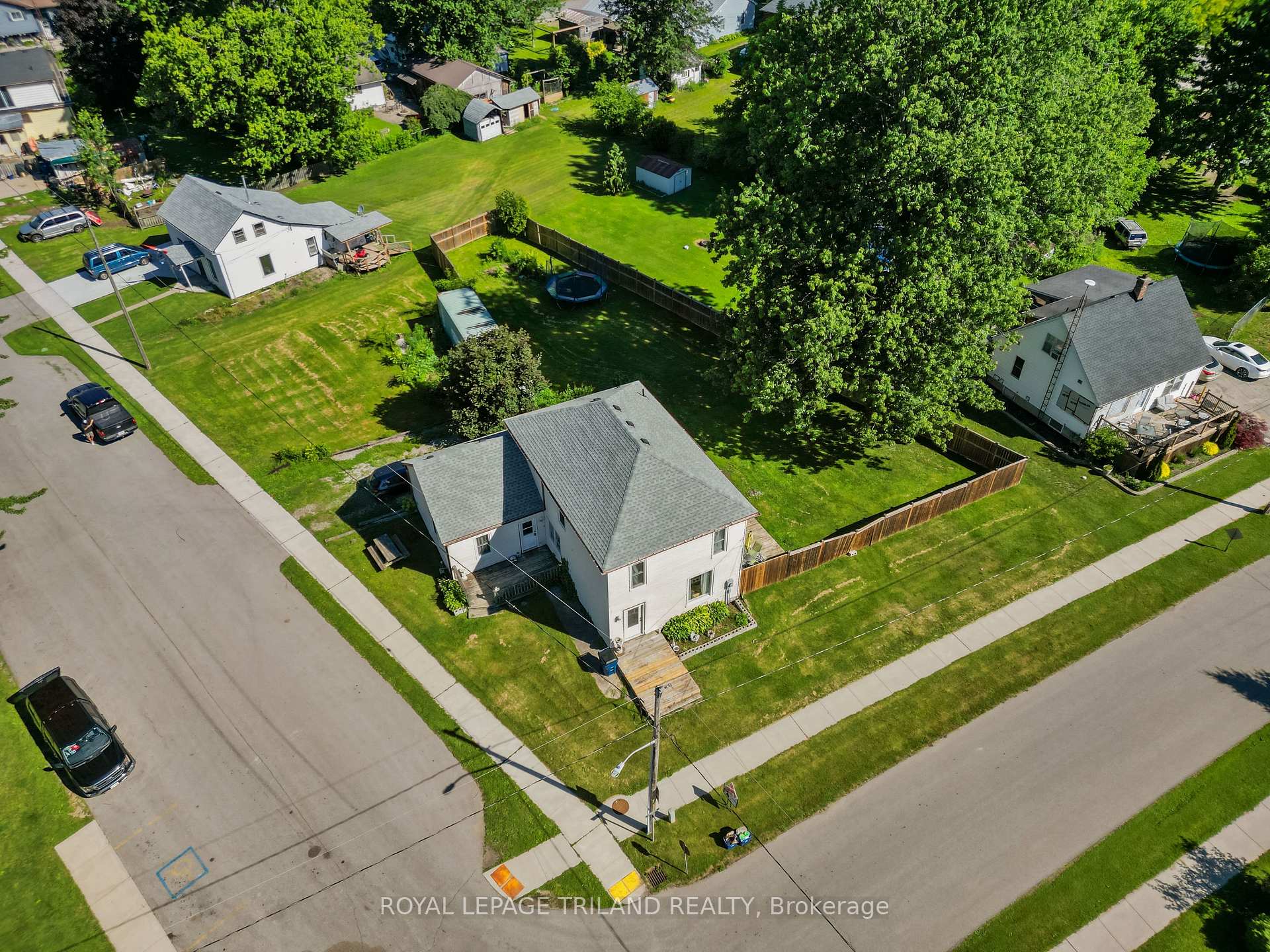 Photo 2 of 15 Dundas Street, Newbury — HOMEH