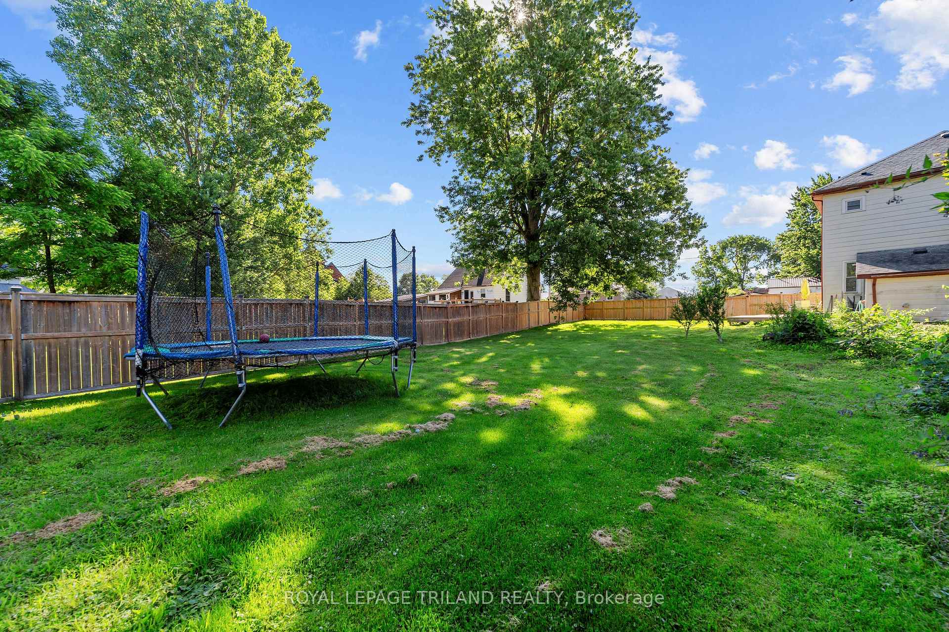 Photo 17 of 15 Dundas Street, Newbury — HOMEH