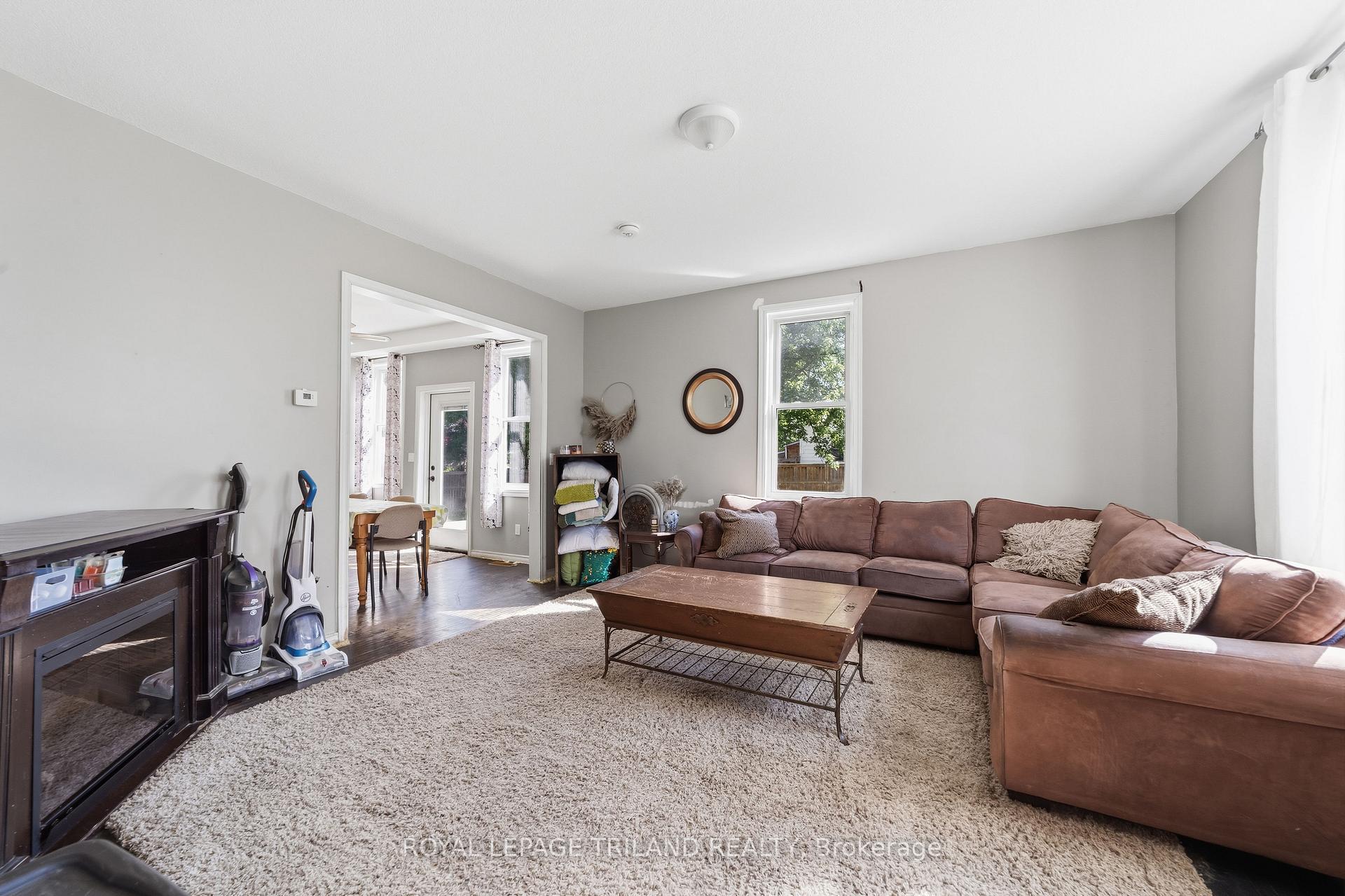 Photo 19 of 15 Dundas Street, Newbury — HOMEH