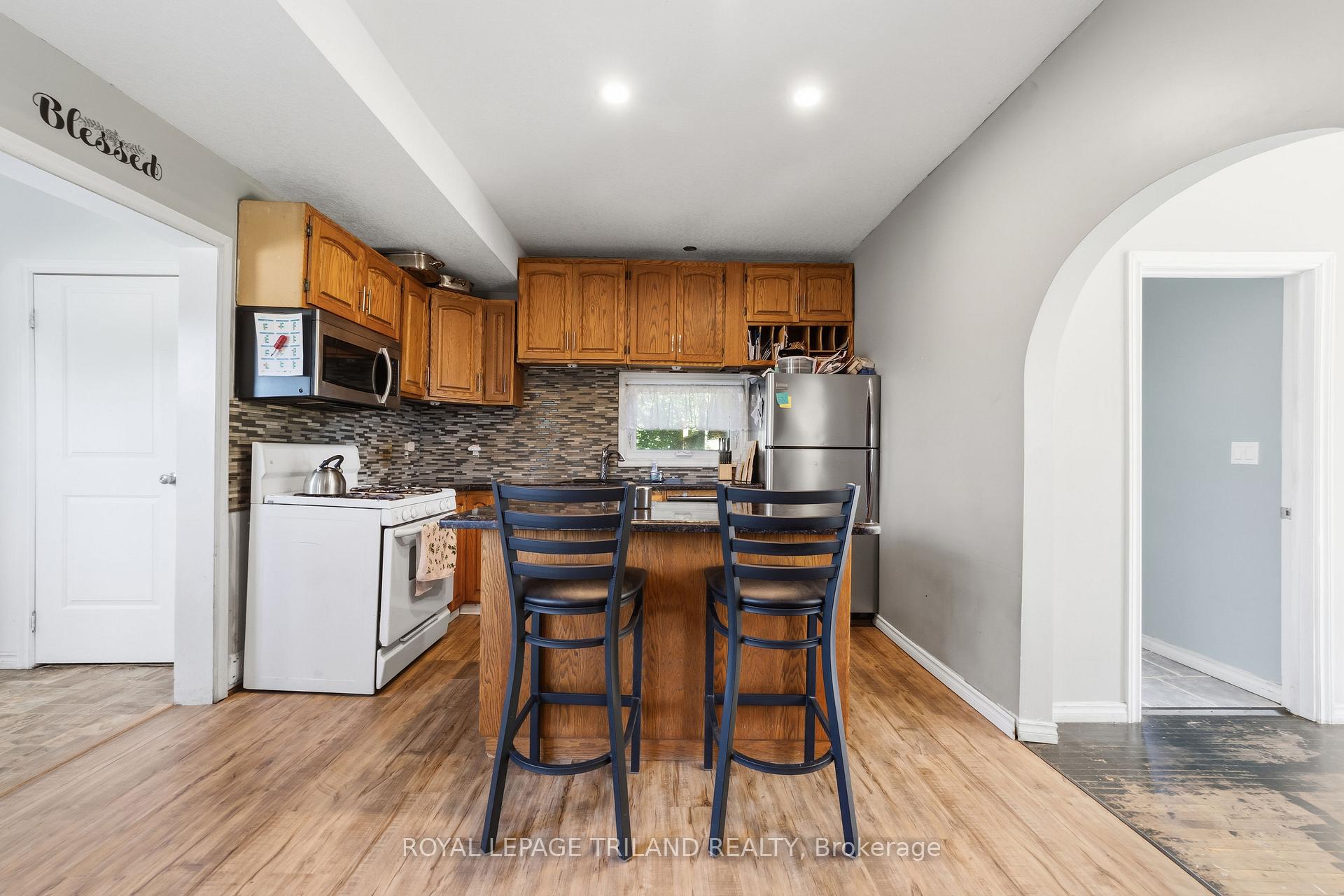 Photo 23 of 15 Dundas Street, Newbury — HOMEH
