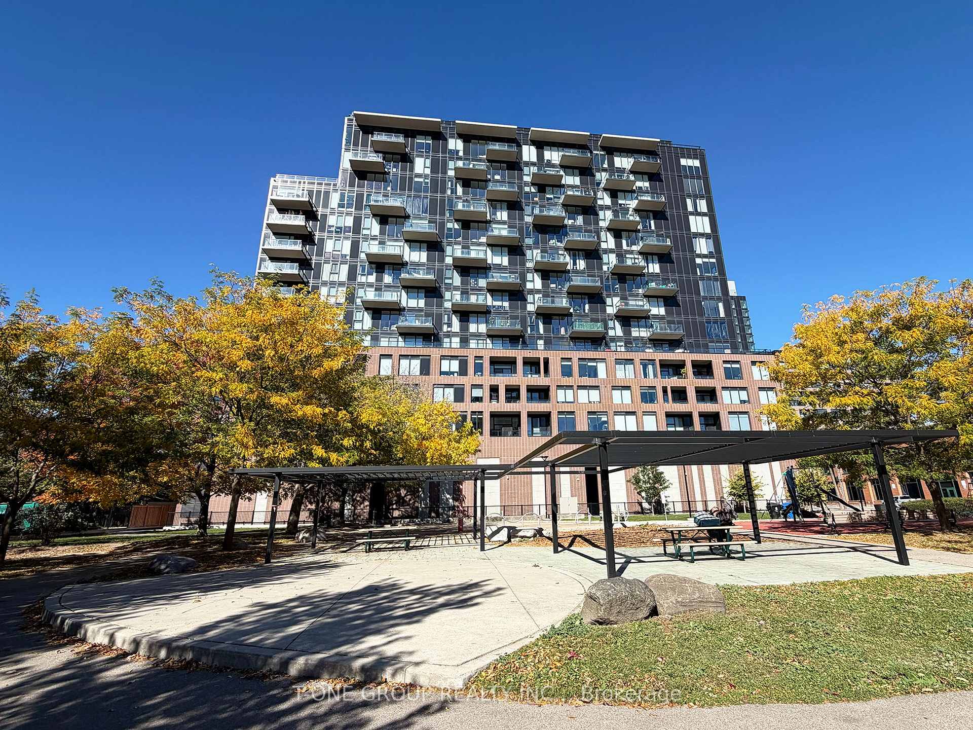 Front of Unit 312, 270 Dufferin Street