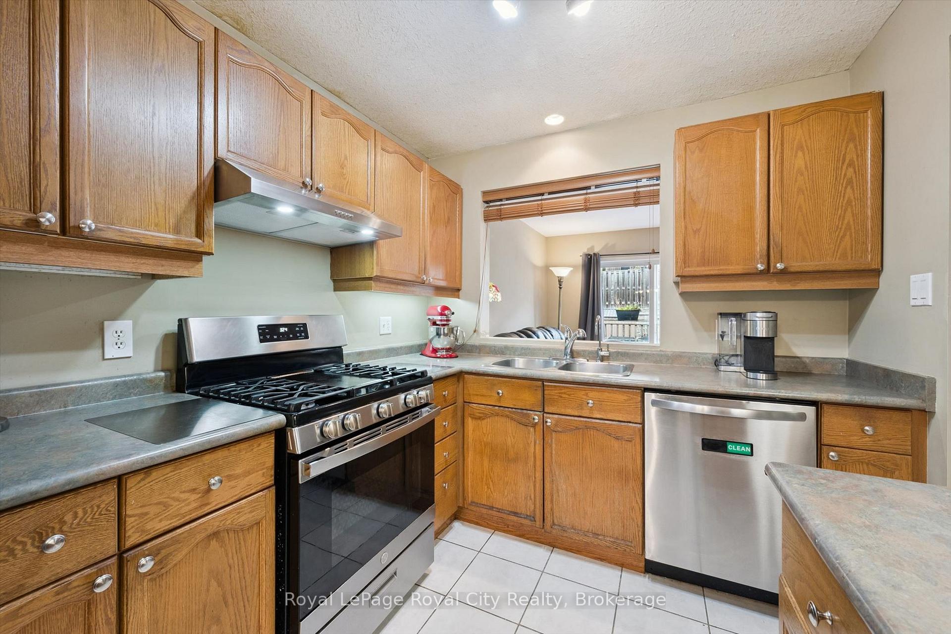 Photo 4 of 133 Bradson Drive, Guelph, Grange Road — HOMEH
