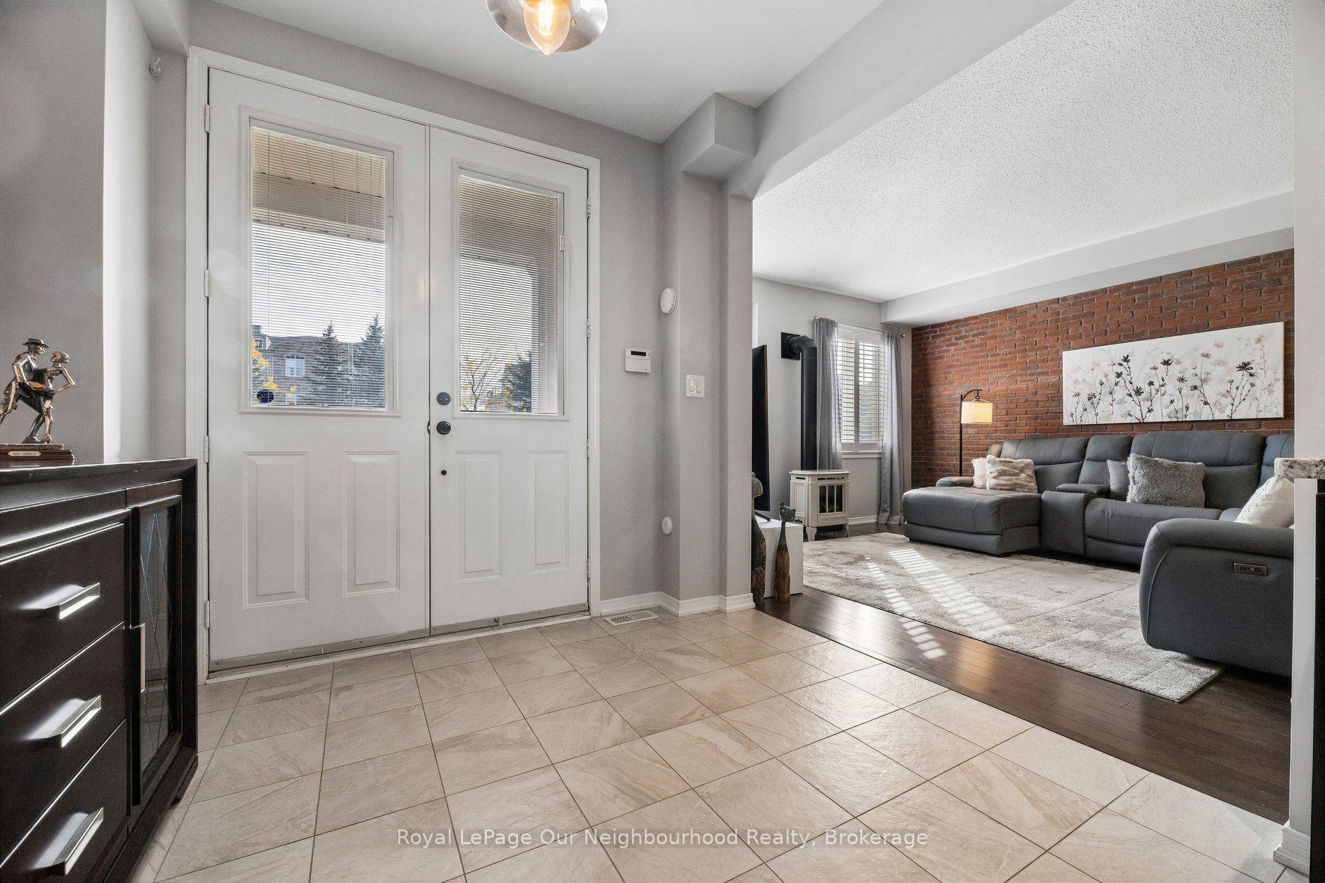 Photo 3 of 308 Lakebreeze Drive, Clarington, Newcastle — HOMEH