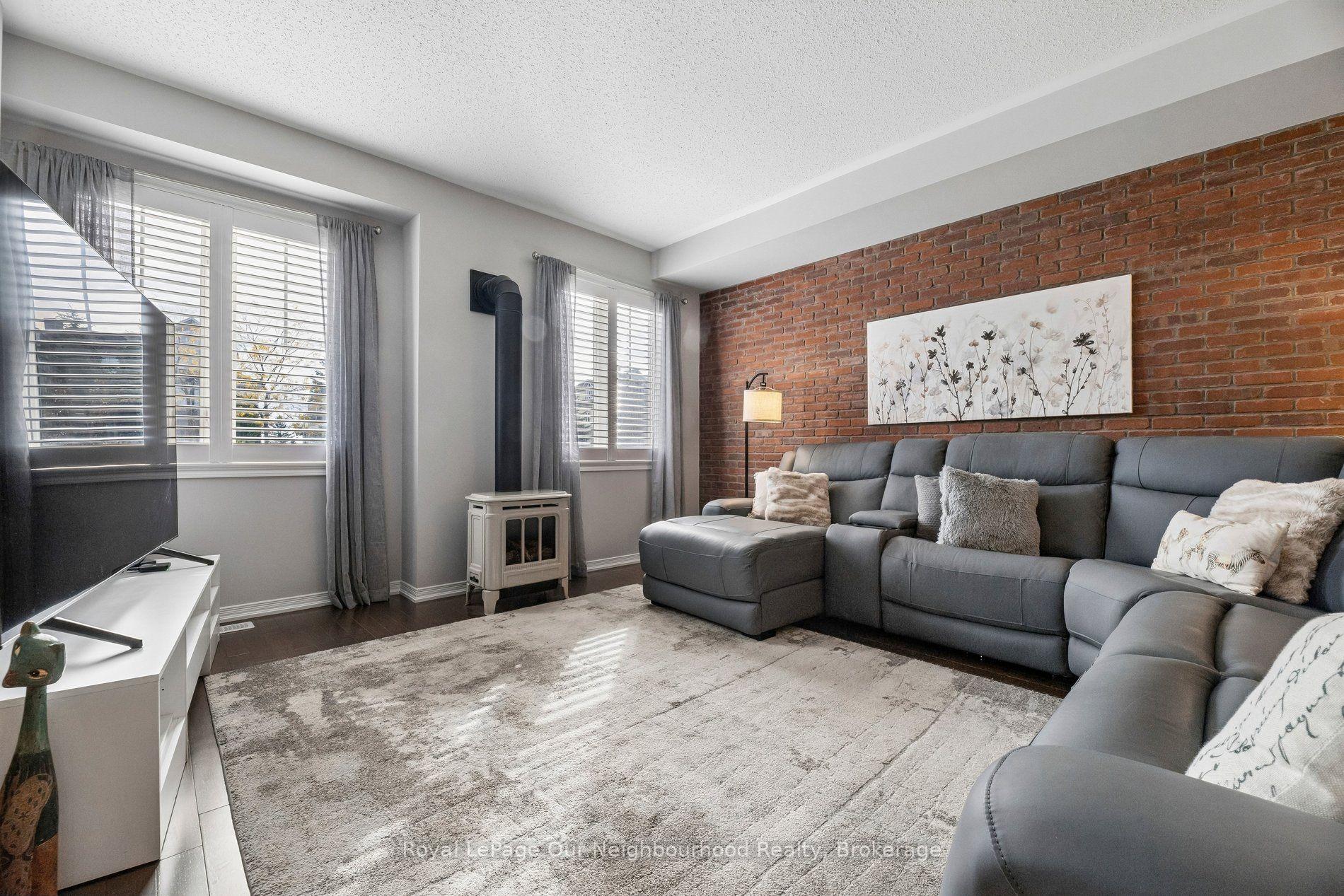 Photo 5 of 308 Lakebreeze Drive, Clarington, Newcastle — HOMEH