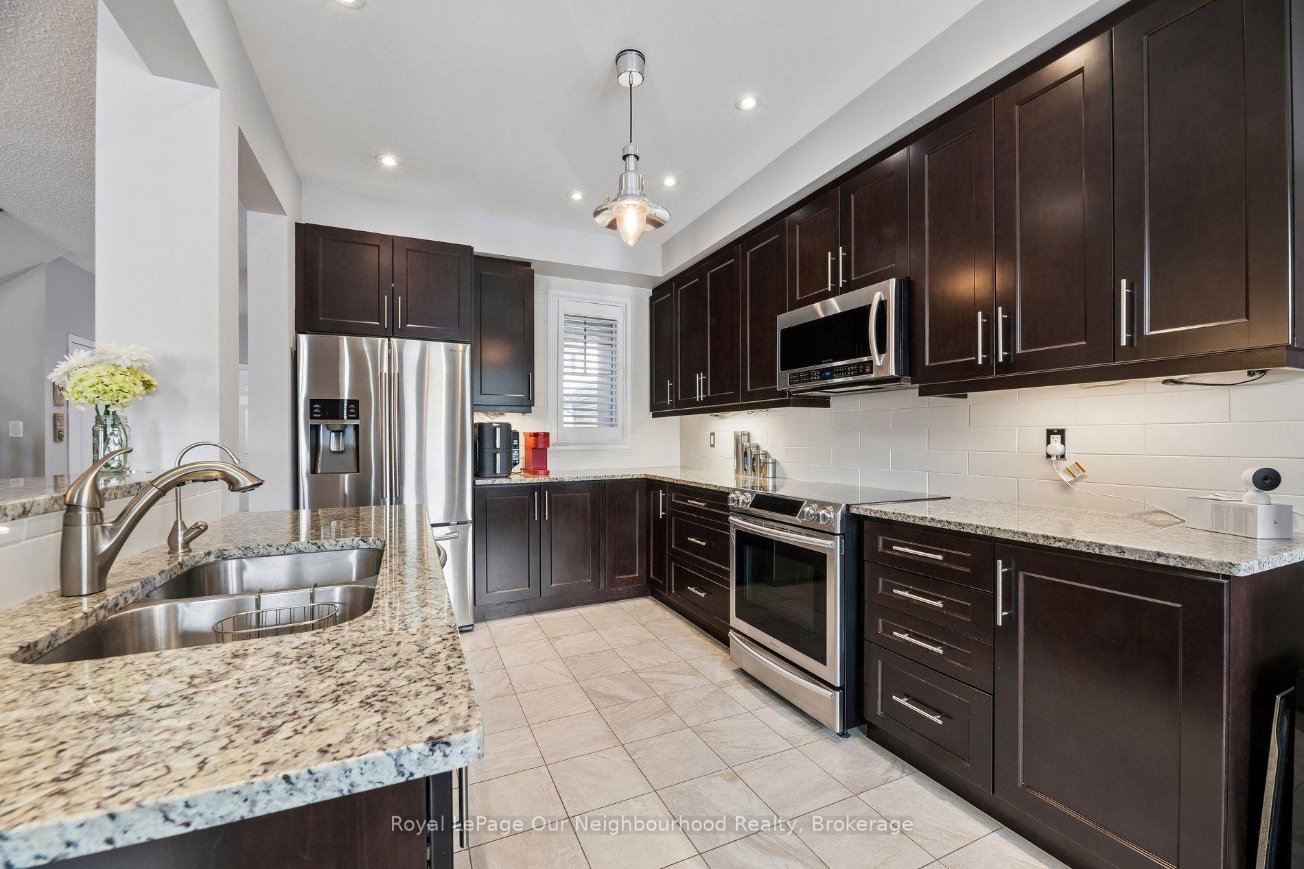 Photo 12 of 308 Lakebreeze Drive, Clarington, Newcastle — HOMEH