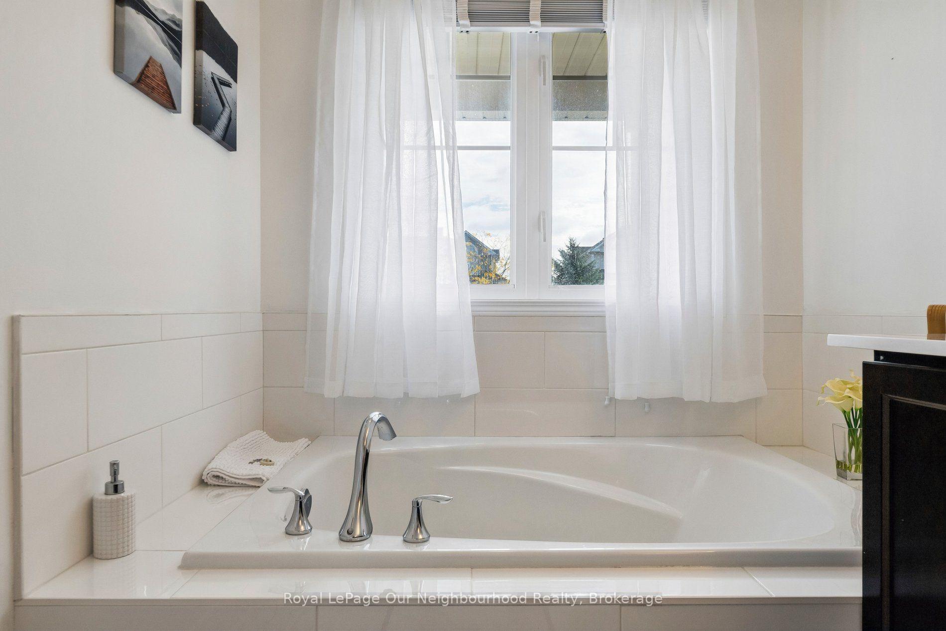 Photo 22 of 308 Lakebreeze Drive, Clarington, Newcastle — HOMEH