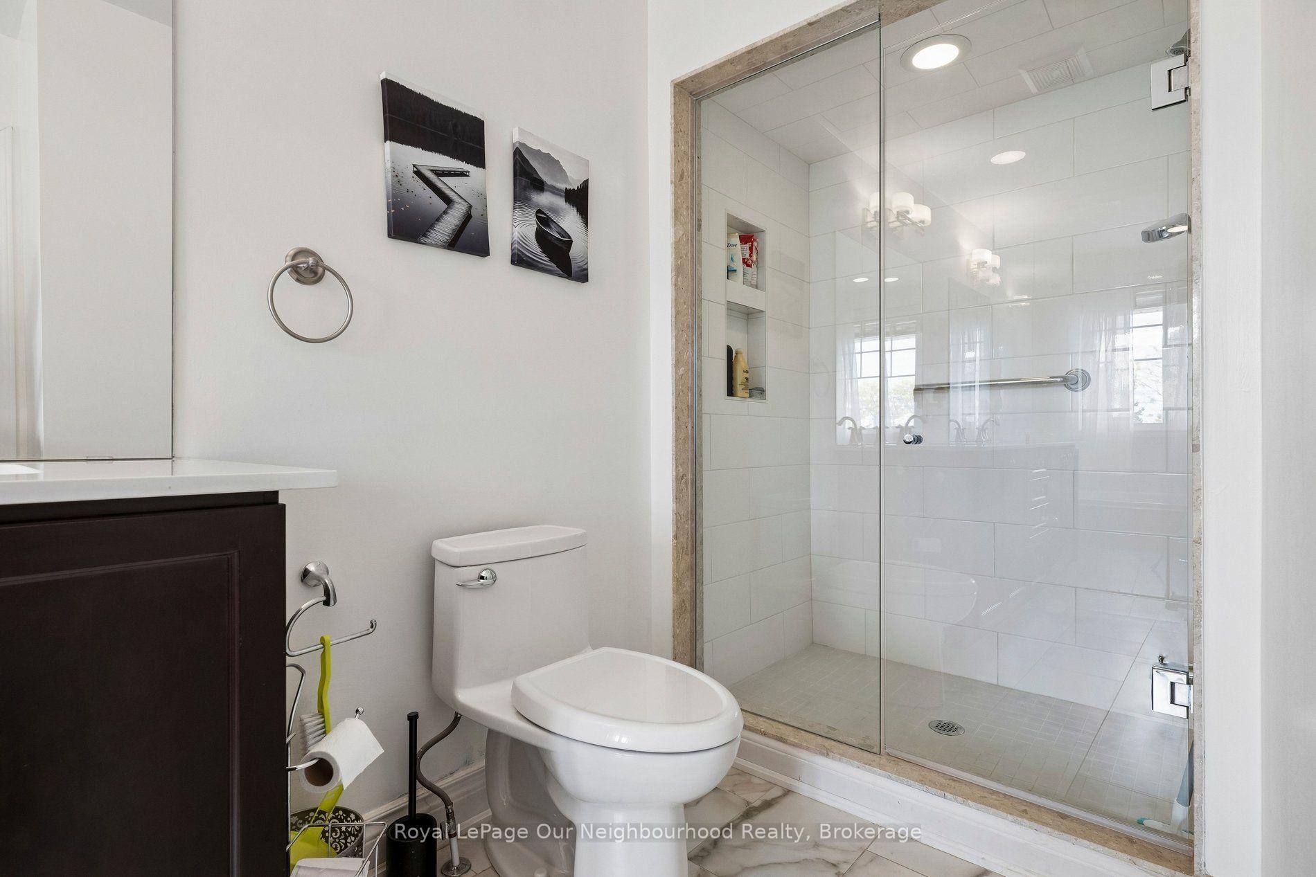 Photo 23 of 308 Lakebreeze Drive, Clarington, Newcastle — HOMEH