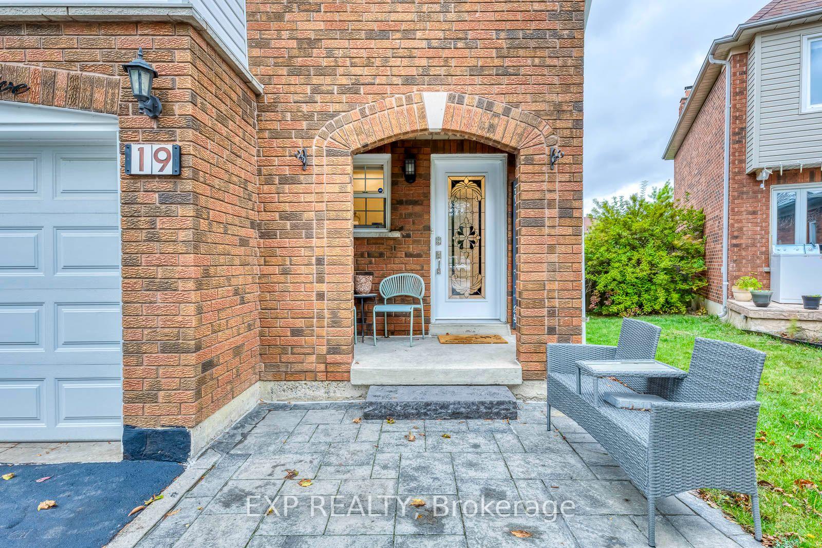 Photo 3 of 19 Horned Owl Drive, Brampton, Sandringham-Wellington — HOMEH
