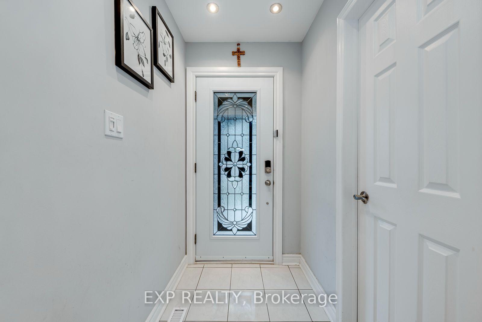 Photo 5 of 19 Horned Owl Drive, Brampton, Sandringham-Wellington — HOMEH