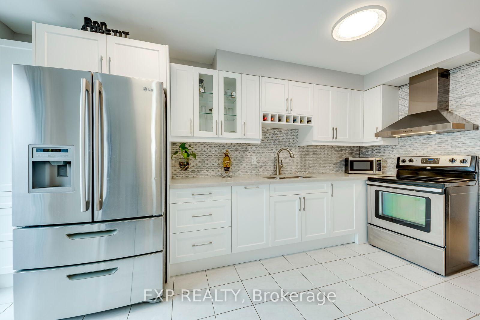 Photo 15 of 19 Horned Owl Drive, Brampton, Sandringham-Wellington — HOMEH