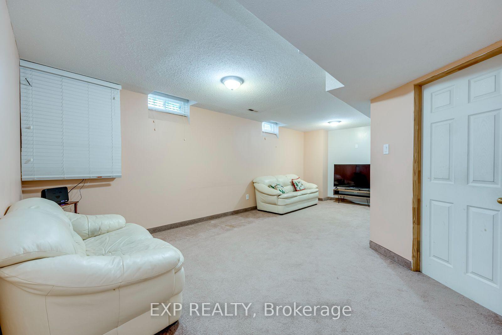 Photo 37 of 19 Horned Owl Drive, Brampton, Sandringham-Wellington — HOMEH