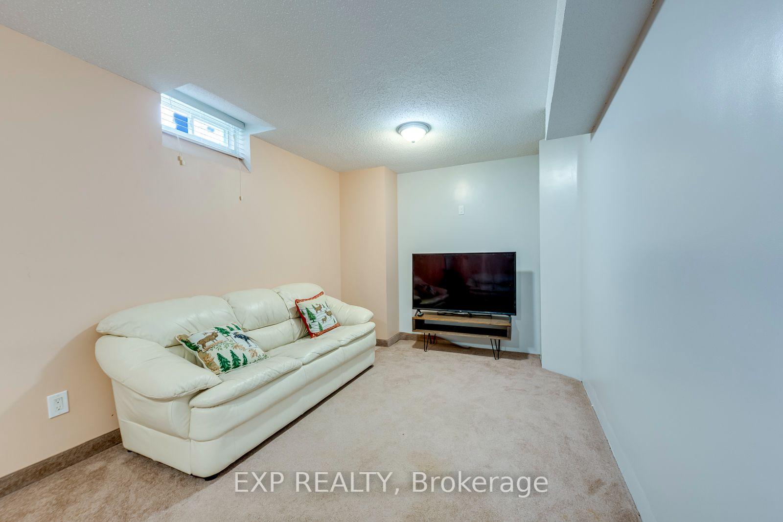 Photo 38 of 19 Horned Owl Drive, Brampton, Sandringham-Wellington — HOMEH