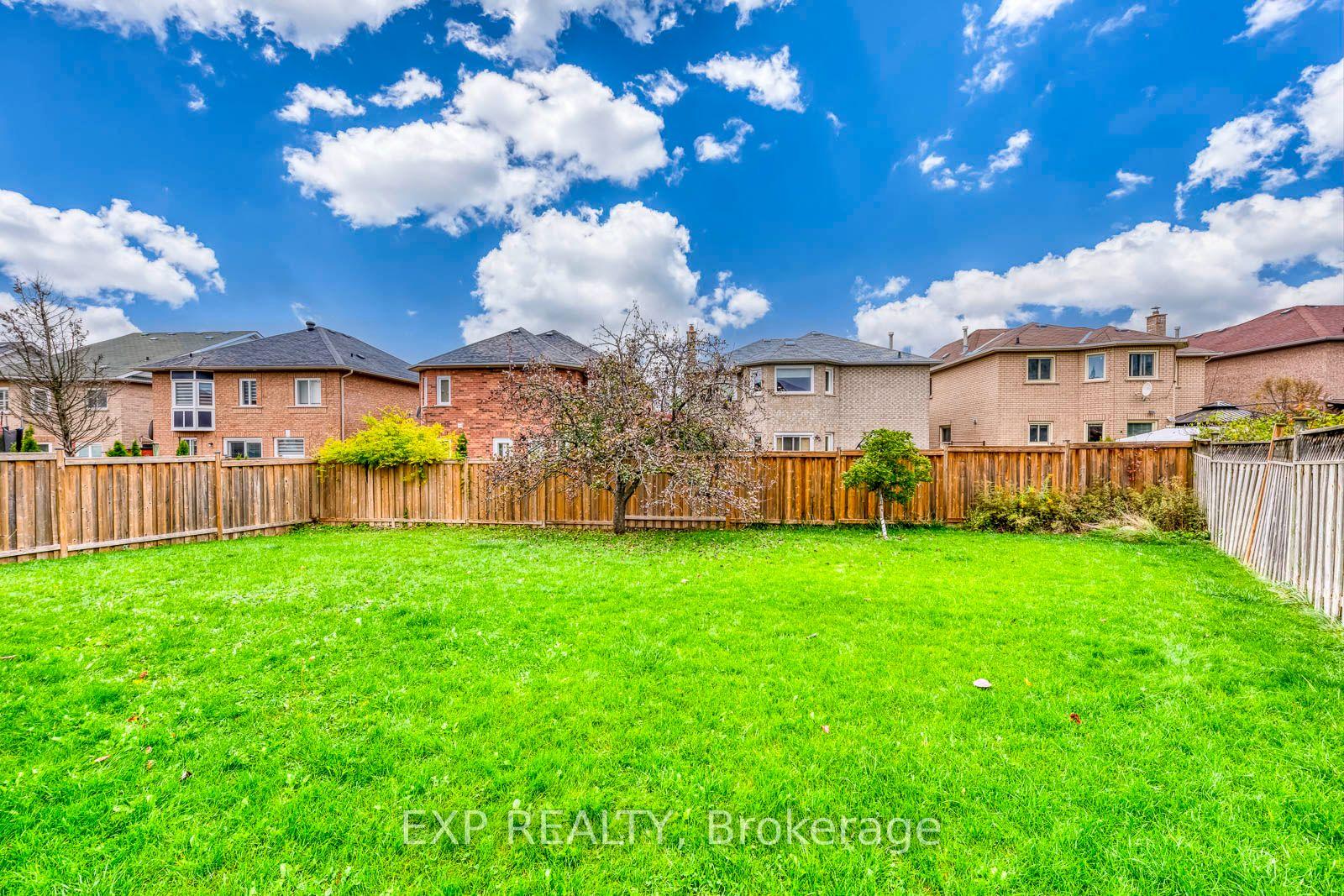 Photo 43 of 19 Horned Owl Drive, Brampton, Sandringham-Wellington — HOMEH