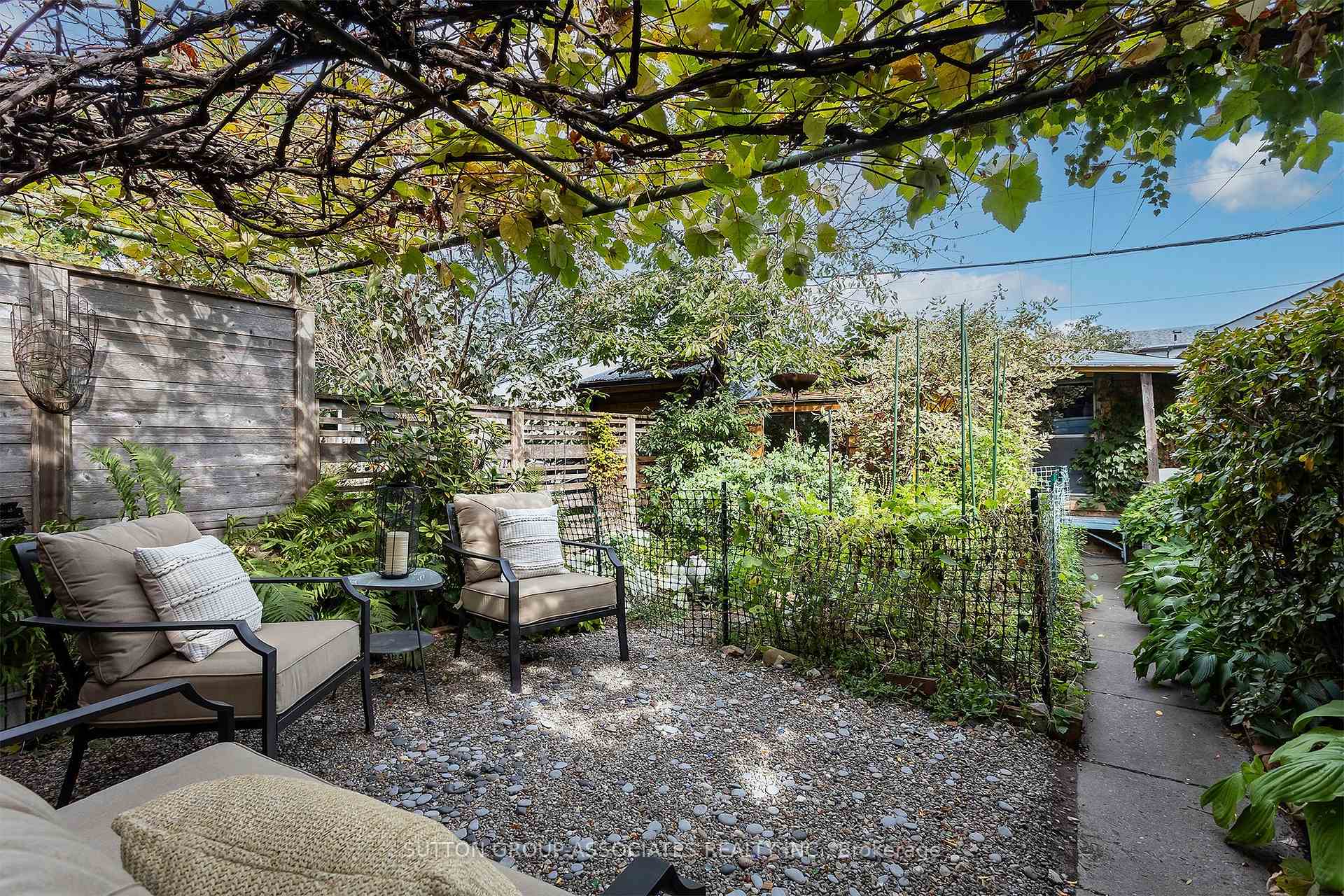 Photo 17 of 257 Perth Avenue, Toronto, Dovercourt-Wallace Emerson-Junction — HOMEH