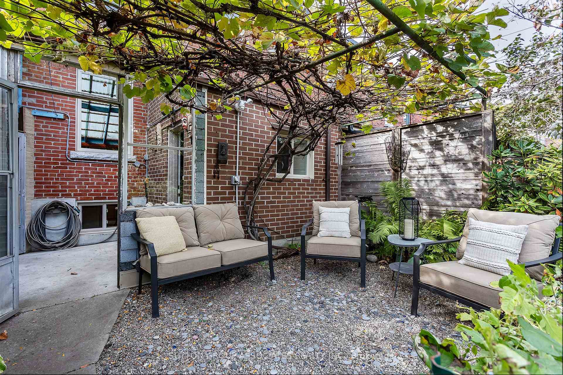 Photo 18 of 257 Perth Avenue, Toronto, Dovercourt-Wallace Emerson-Junction — HOMEH